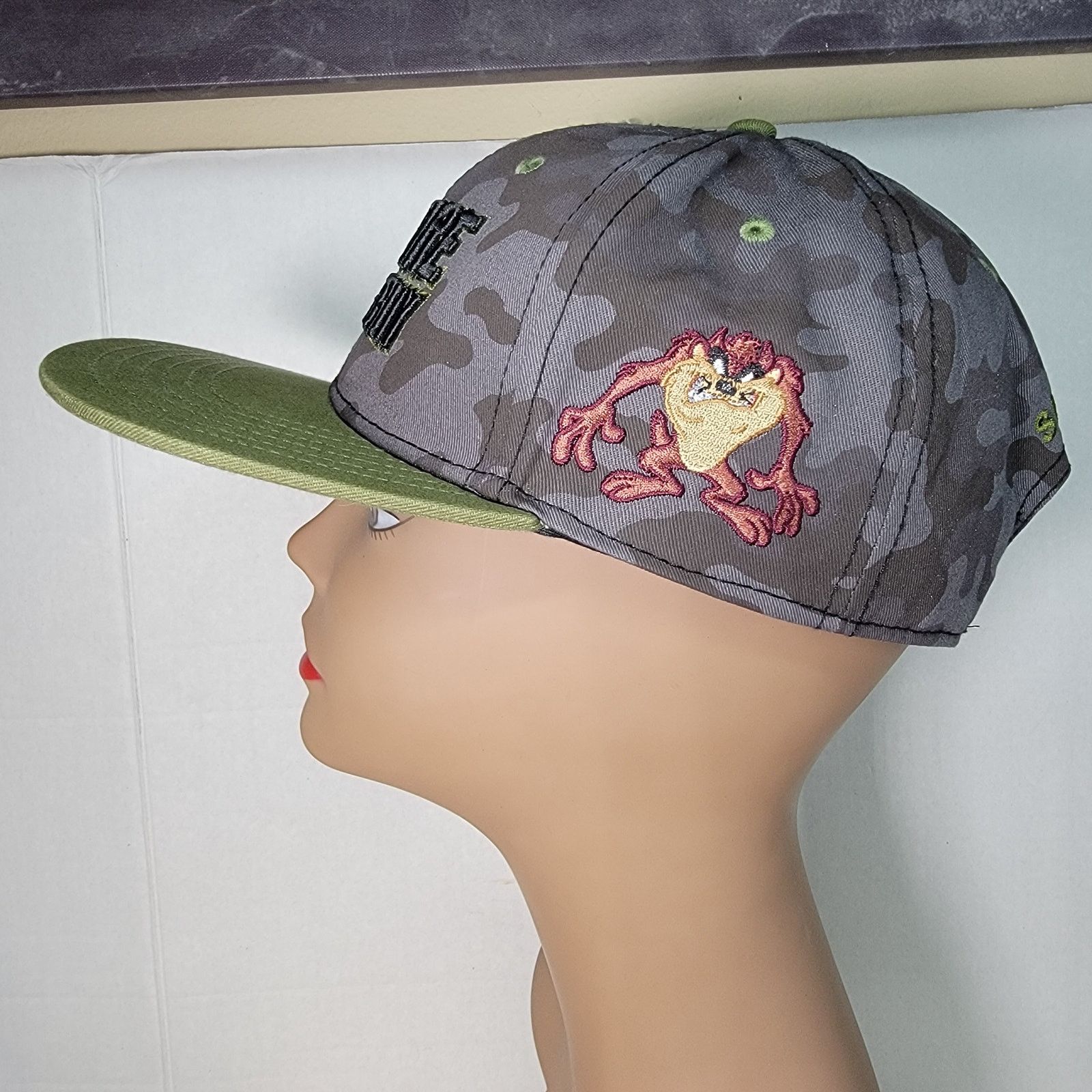 Other Six Flags Looney Tunes Camo Snap Back Hat w/ Embroidered Taz Size ONE SIZE - 3 Thumbnail