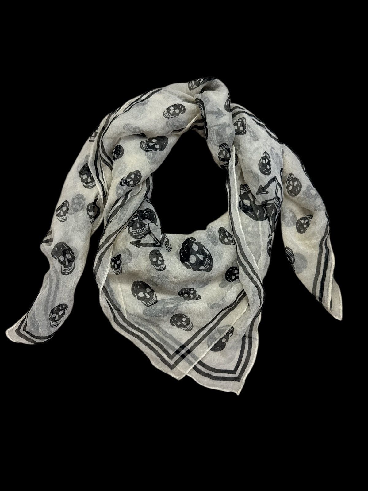 Alexander McQueen ALEXANDER MCQUEEN SKULLS ALL-OVER PRINT SILK SCARF Size ONE SIZE - 3 Thumbnail