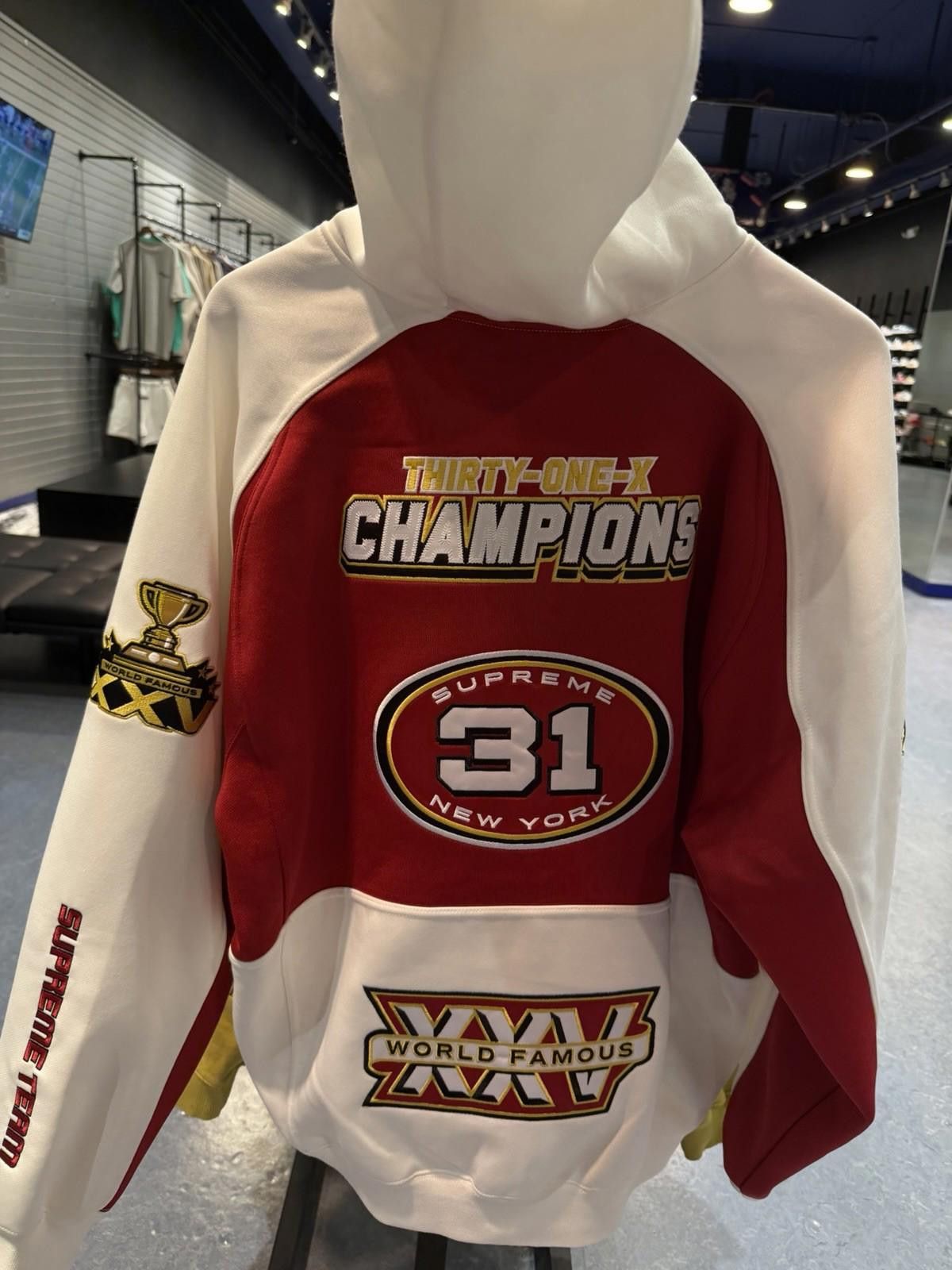 Supreme Supreme Zip Up Hooded Sweatshirt (25FW) White/Red Size (XL) Size US XL / EU 56 / 4 - 7 Thumbnail