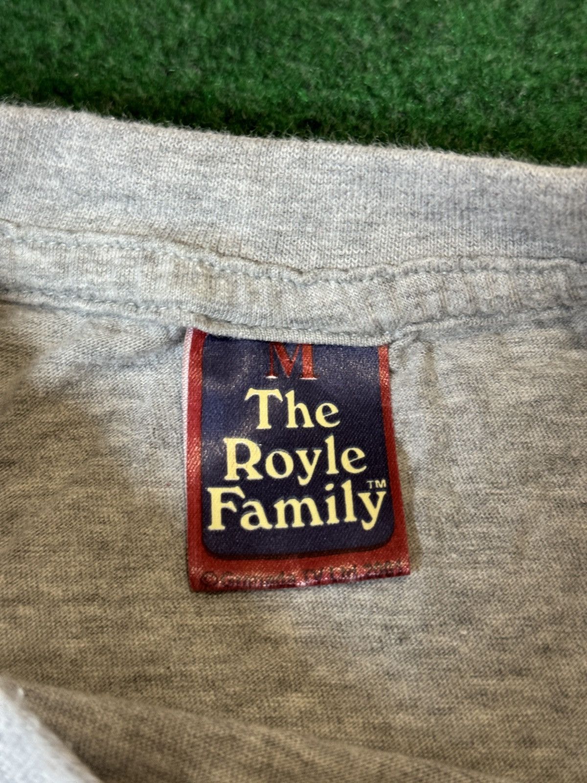 Vintage Vintage 90s Royle Family Sitcom UK Manchester TV T Shirt Size US M / EU 48-50 / 2 - 3 Thumbnail