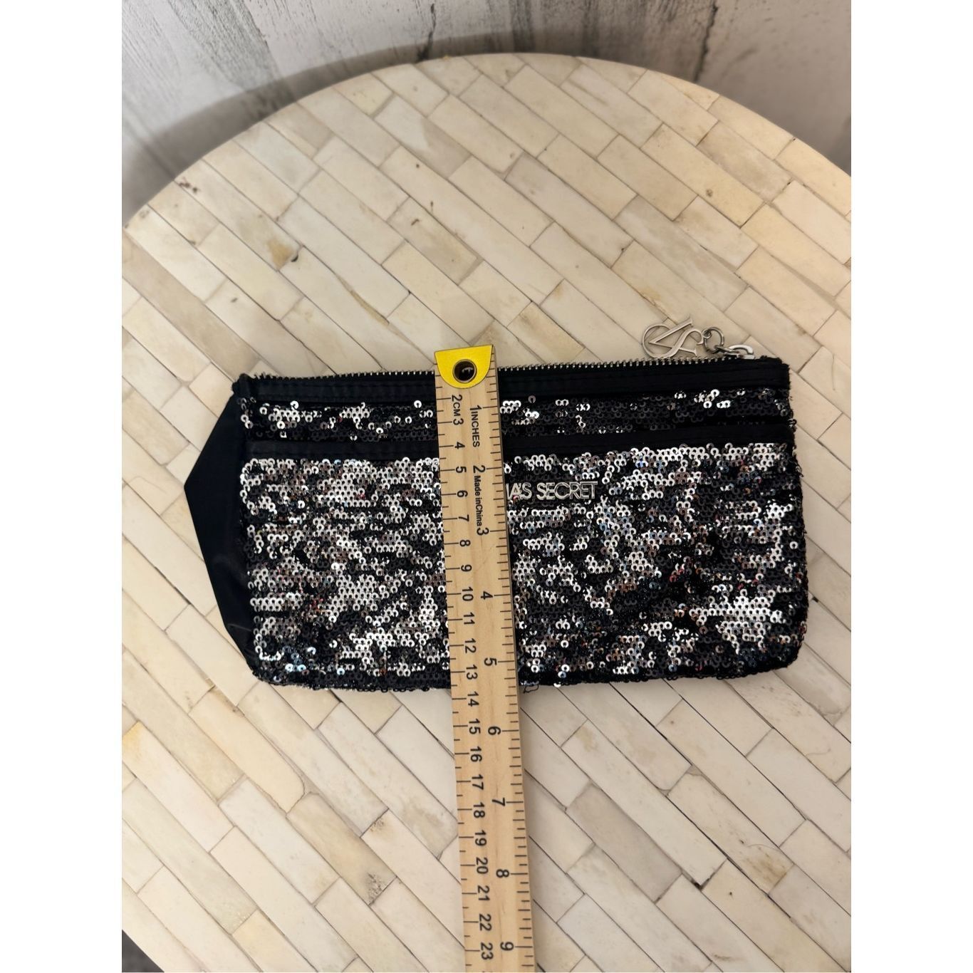 Victoria's Secret Victoria’s Secret Black Sequin Clutch Zip Pouch Wristlet Eve Size ONE SIZE - 7 Thumbnail