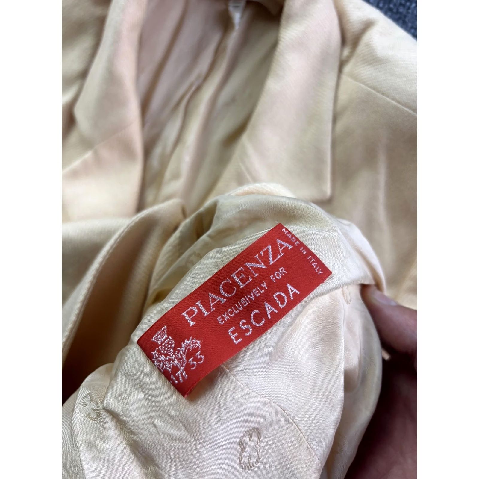 Escada VINTAGE ESCADA Blazer Womens 42 Beige Cashmere Silk 3 Button Lined Italy Size M / US 6-8 / IT 42-44 - 6 Thumbnail