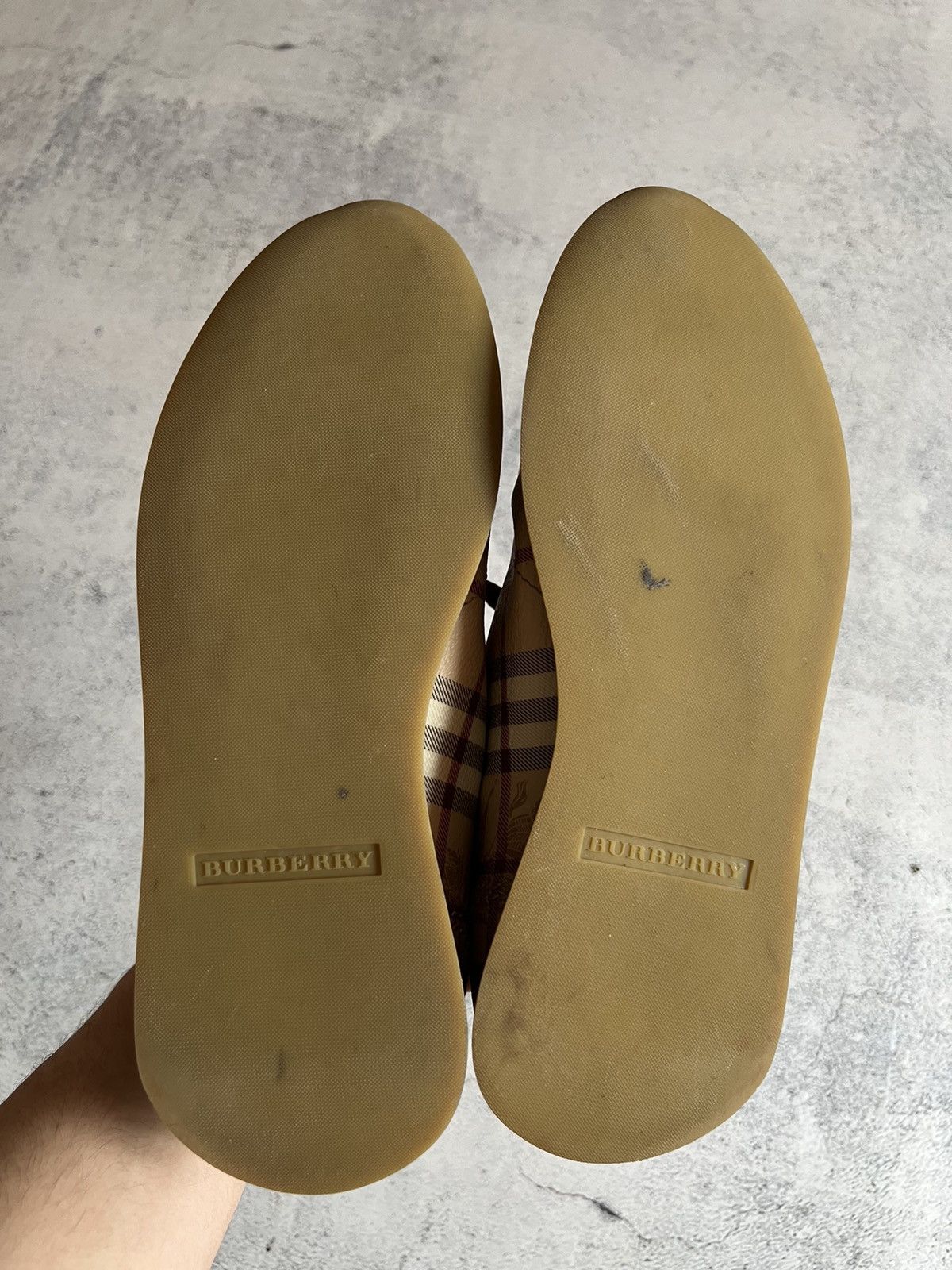 Burberry × Vintage BURBERRY NOVA CHECK CASUAL LEATHER SHOES SNEAKERS Size US 7 / EU 40 - 6 Thumbnail