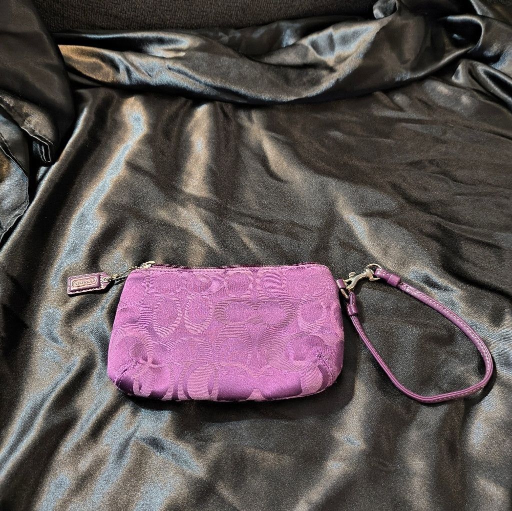 Coach Vintage Coach Turn Lock Purple Wristlet Size ONE SIZE - 3 Thumbnail