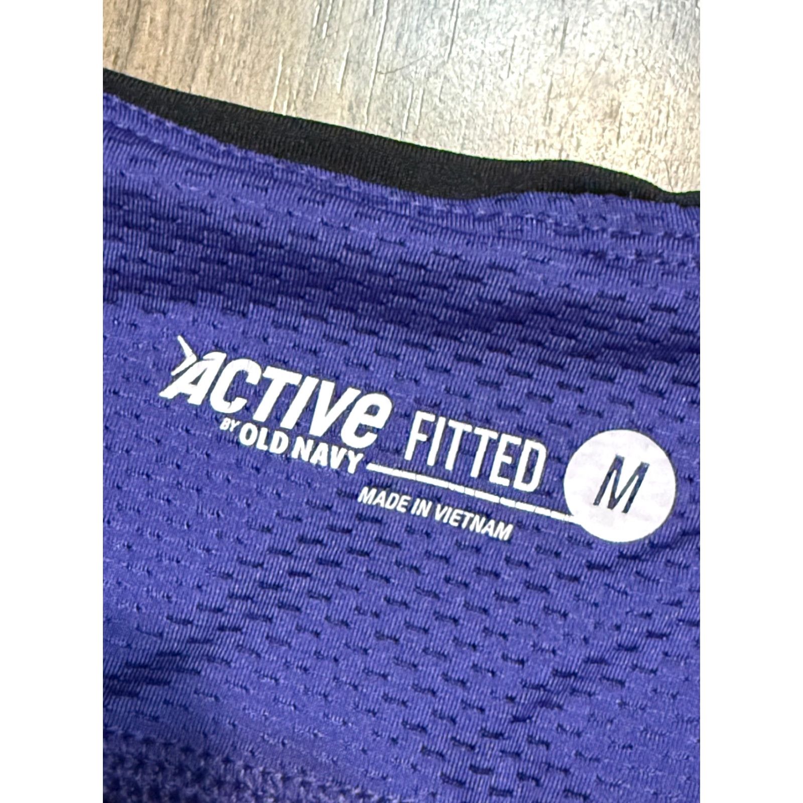 Old Navy Old Navy Capris Women's Activewear Leggings Pull On Capri Black M Modern, Athleisure, Casual Womens Size 32" / US 10 / IT 46 - 4 Thumbnail