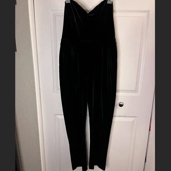 Express Express Black Velvet Velour Strapless Jumpsuit 12 Size 34" / US 12 / IT 48 - 1 Thumbnail