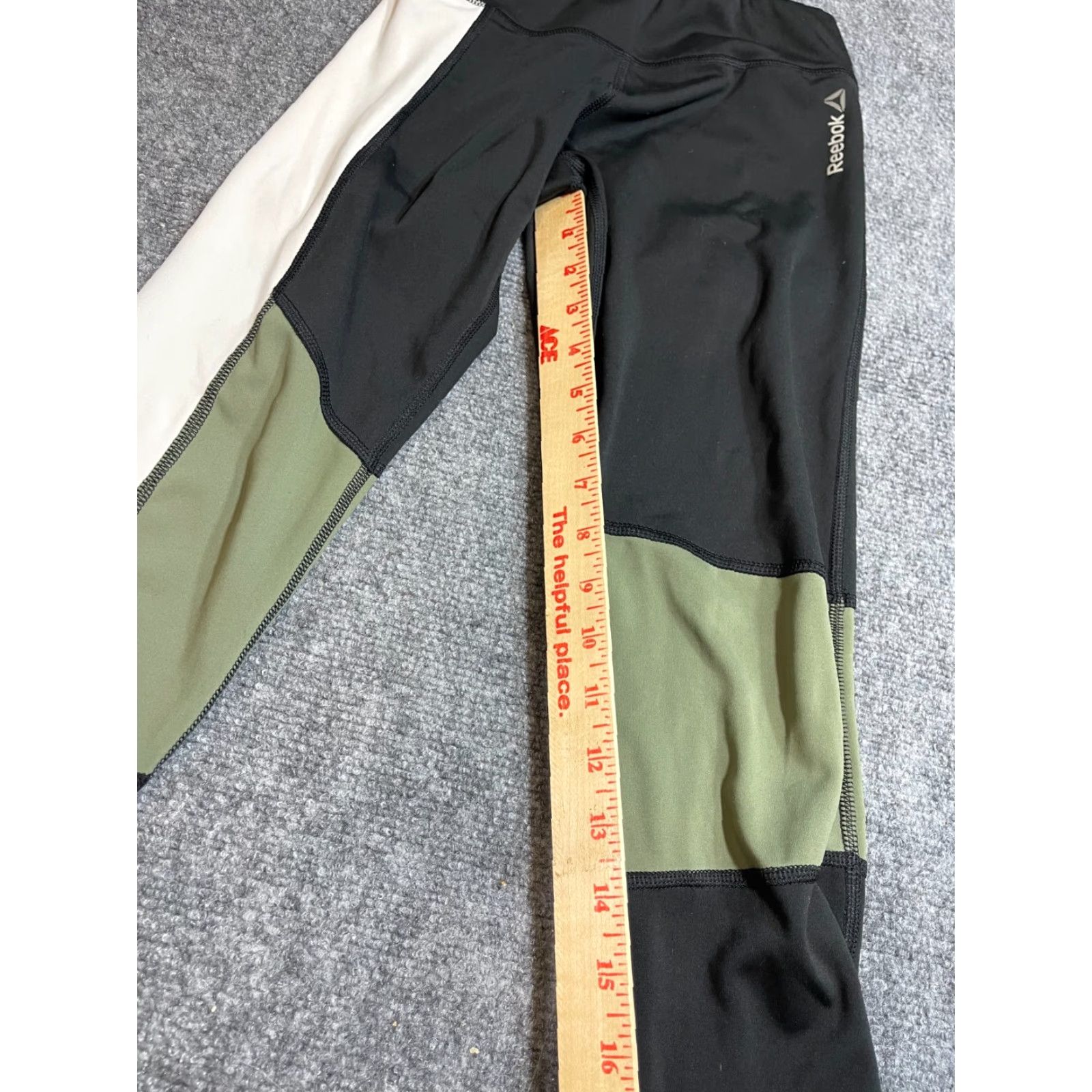 Reebok **Reebok Women's XS Black Capri Leggings** User: Reebok Women's XS Black Capri Leggings Size 26" / US 2 / IT 38 - 2 Thumbnail