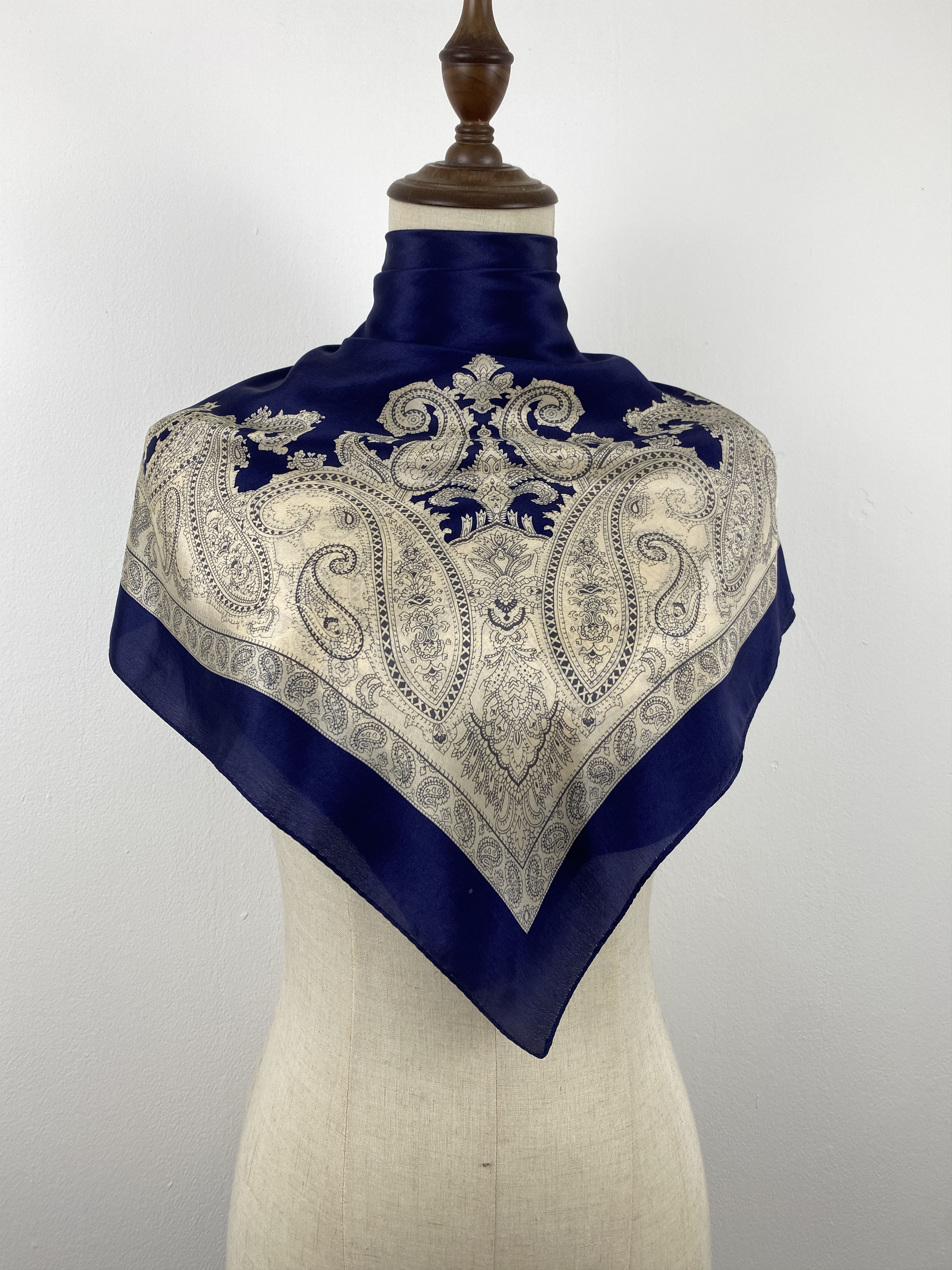 Japanese Brand Vintage Japanese Brand Paisley Silk Scarf SN0144 Size ONE SIZE - 1 Thumbnail