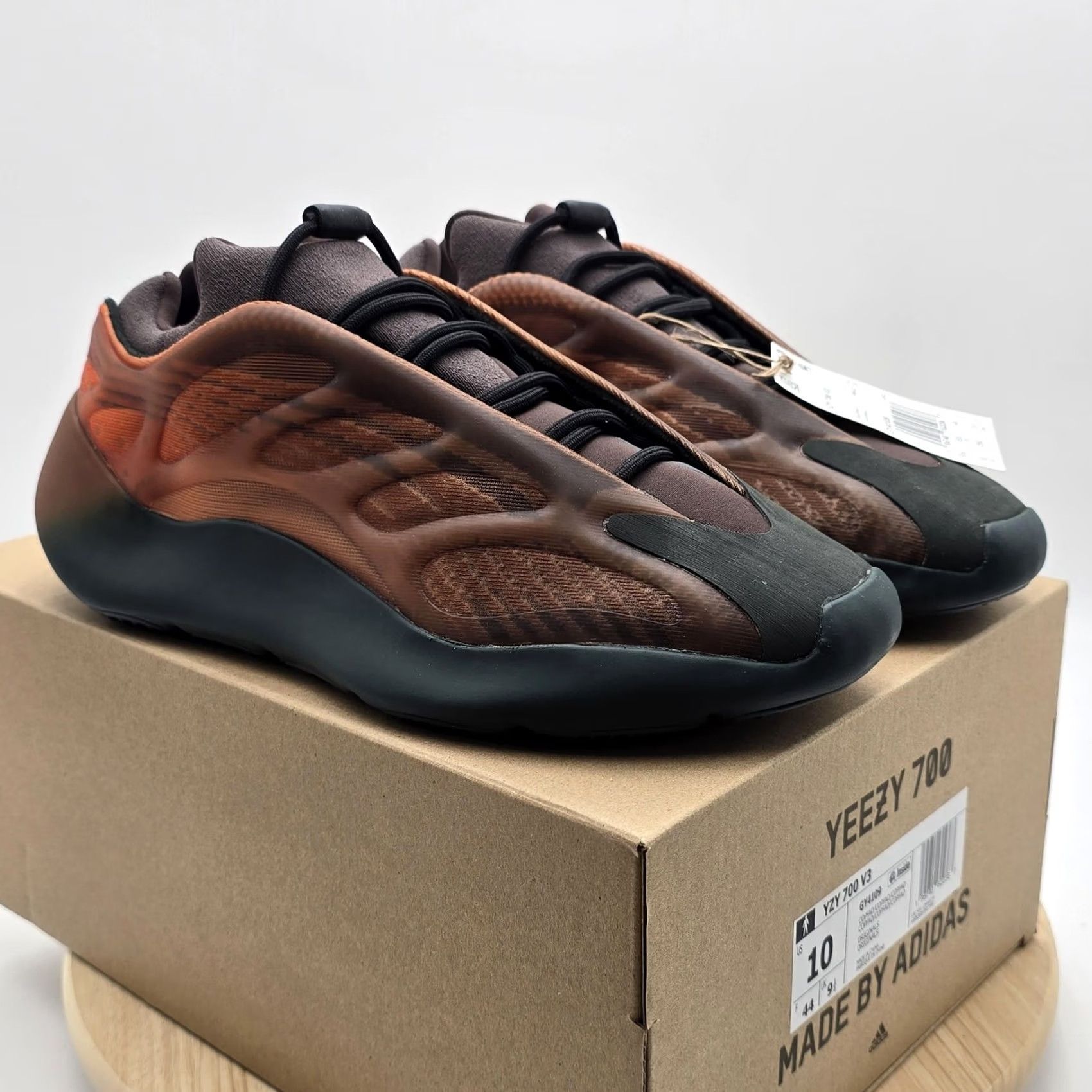 Adidas Adidas Yeezy 700 V3 Shoes Mens Size 10 Copper Fade Low Top Sneaker GY4109 Size US M / EU 48-50 / 2 - 2 Thumbnail