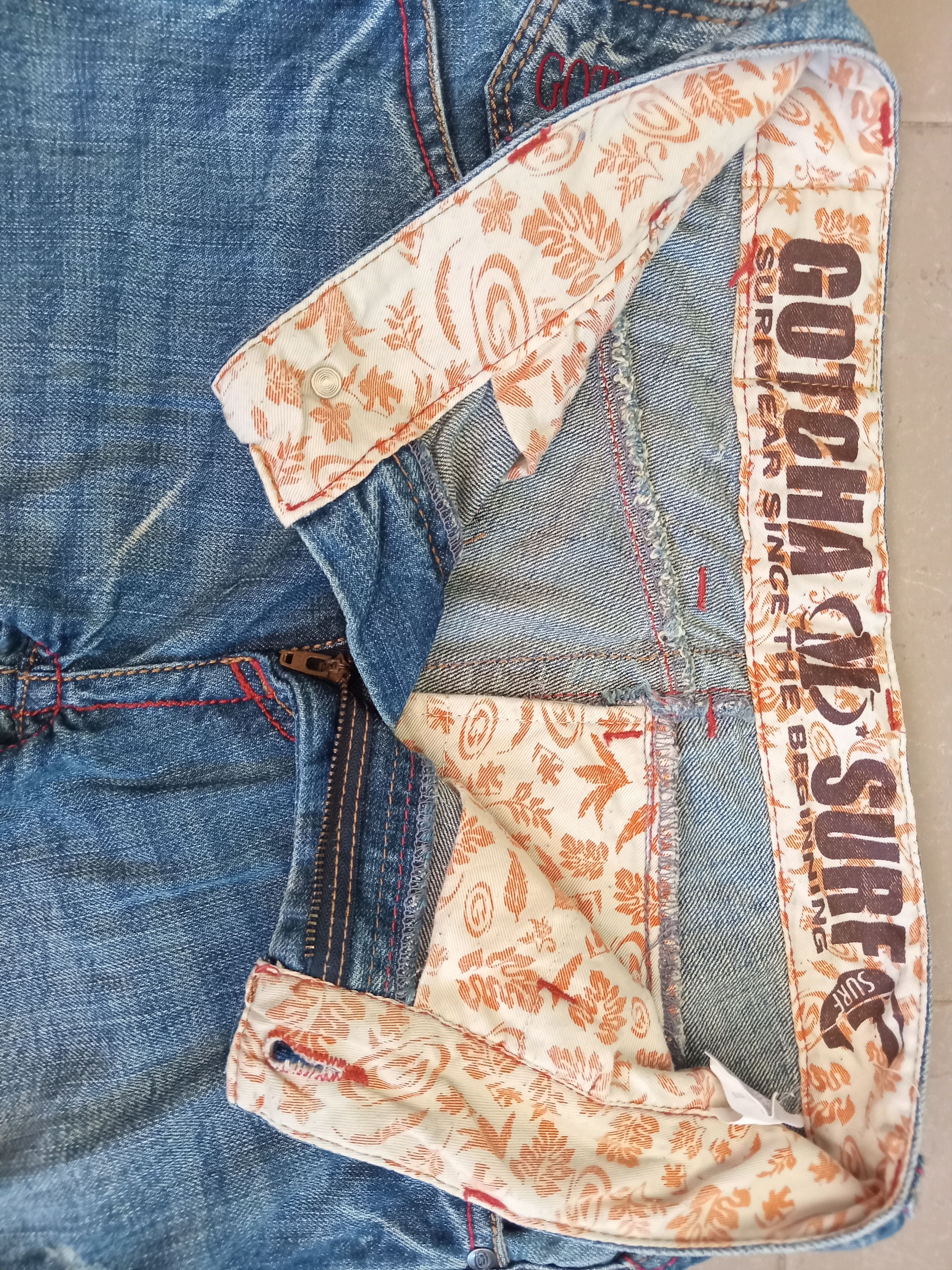 Gotcha Surfstyle Spell Out Distressed Jeans