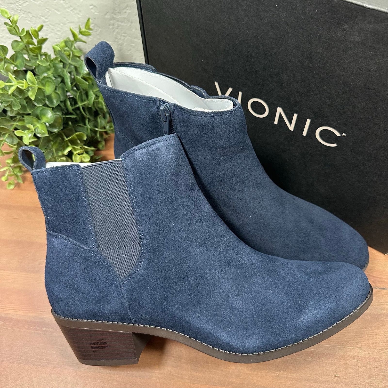 Vionic Vionic Roseland Wide Water-Repellent Suede Ankle Boots Size US 11 / IT 41 - 1 Thumbnail