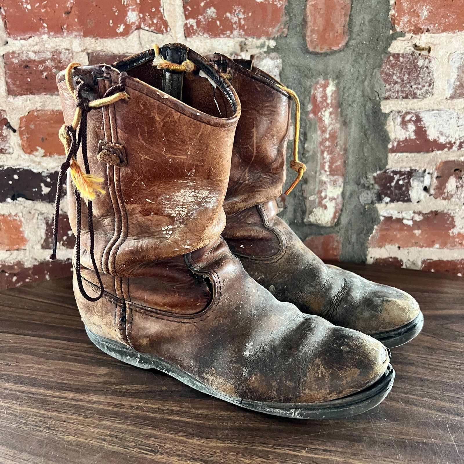Red Wing Destroyed Thrashed Men's Red Wing Boots Size 8.5 D Size US 8.5 / EU 41-42 - 1 Thumbnail