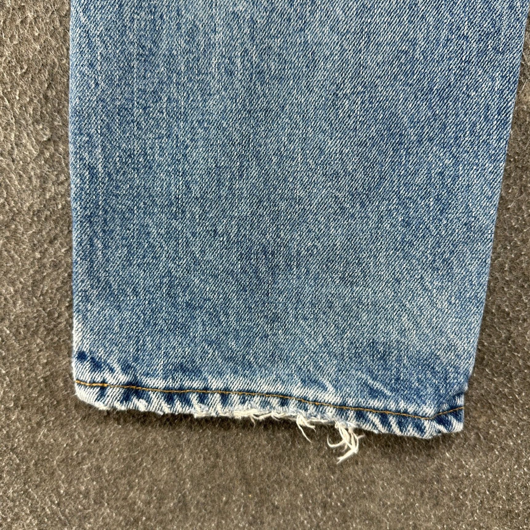 Levi's VINTAGE Levi's 505 Jeans Men 34x30 Blue Regular Straight Medium Wash Distressed 90s Size US 34 / EU 50 - 4 Thumbnail