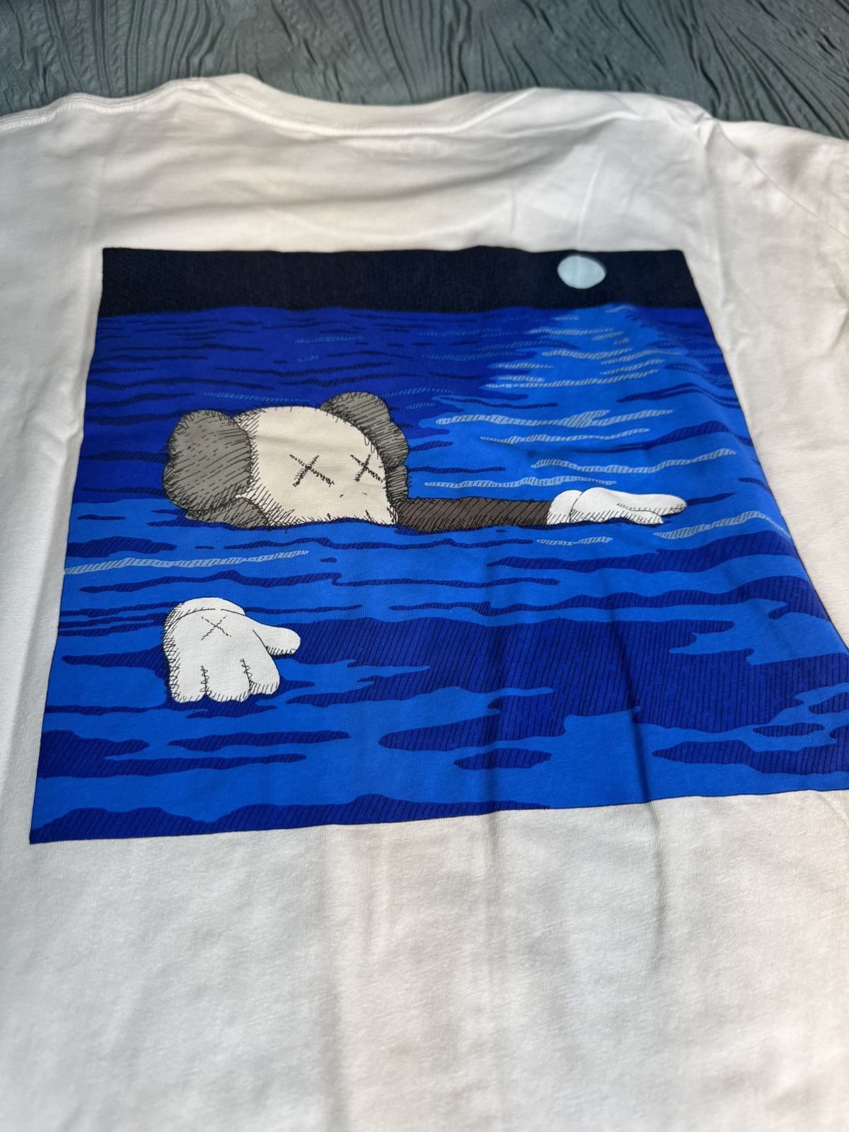Kaws × Uniqlo KAWS x UNIQLO UT Short Sleeve Cover Art T-Shirt “White” Size US XXL / EU 58 / 5 - 5 Thumbnail