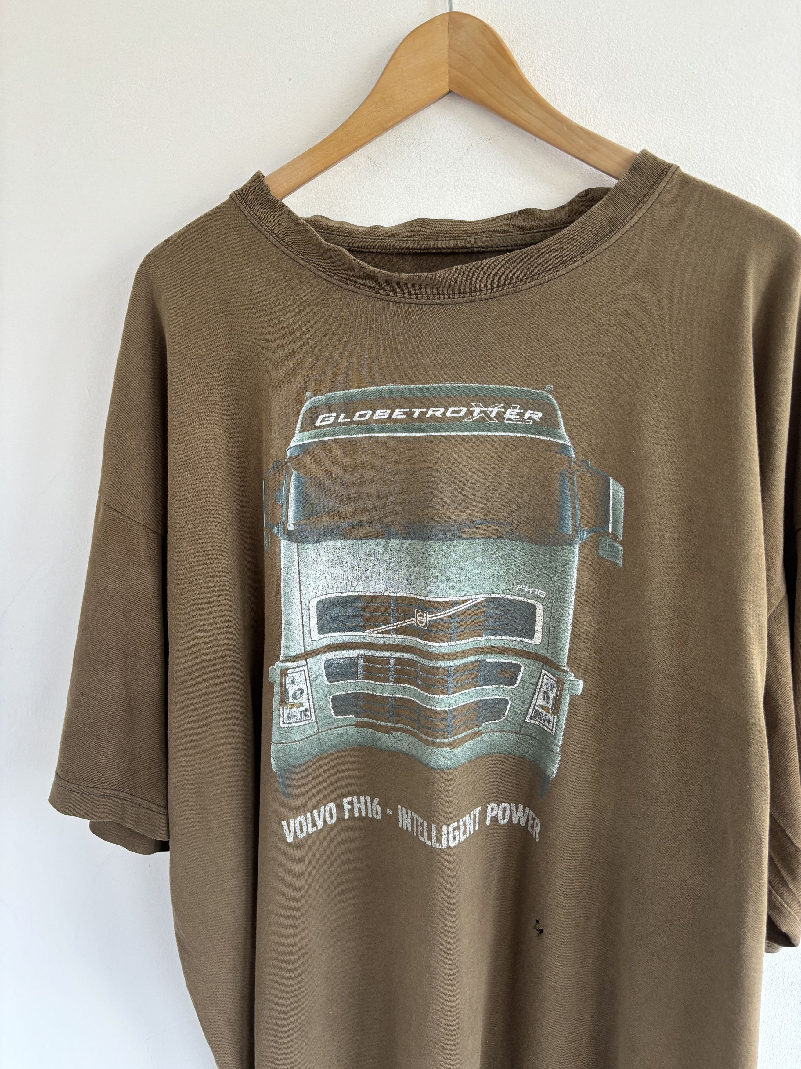 Vintage Vintage Volvo FH16 Truck Faded Oversized Tee Size US XXL / EU 58 / 5 - 2 Thumbnail