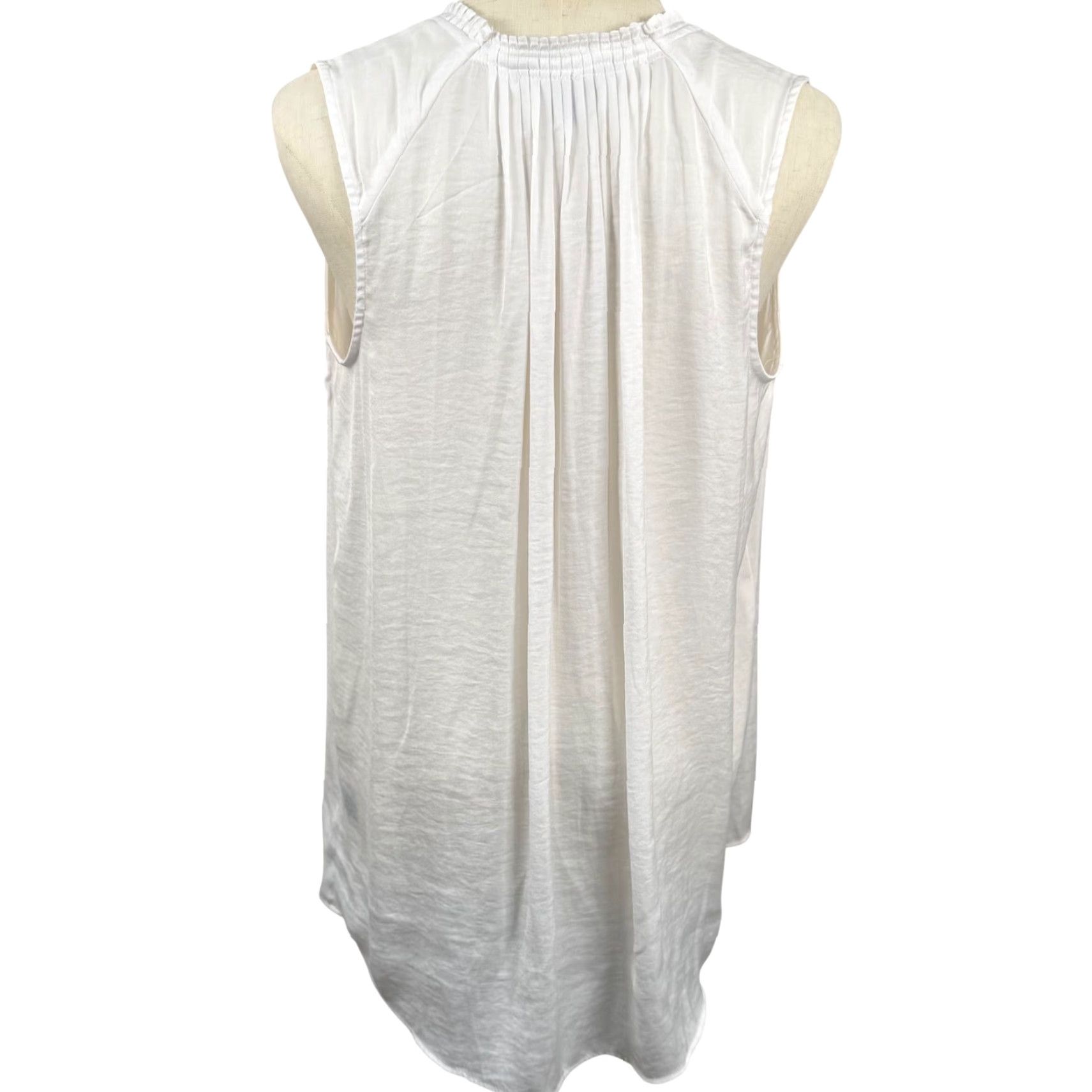 Vintage Simply Vera Vera Wang Blouse Sleeveless White Ruffle Pleated Back V-Neck Satin Polyester Elegant Office Workwear Womens M Size M / US 6-8 / IT 42-44 - 3 Thumbnail