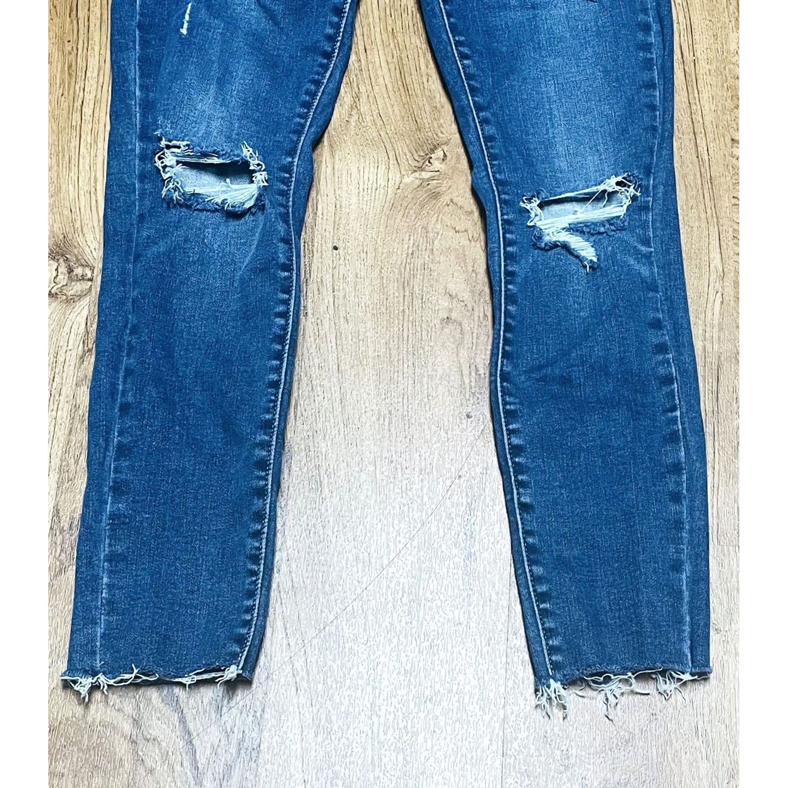 Lucky Brand LUCKY BRAND Women’s Los Angeles Denim Jeans 4 Blue Frayed Straight Leg Slim 24in Inseam 5-Pocket Baggy? No, Frayed not Distressed Size 27" / US 4 / IT 40 - 4 Thumbnail