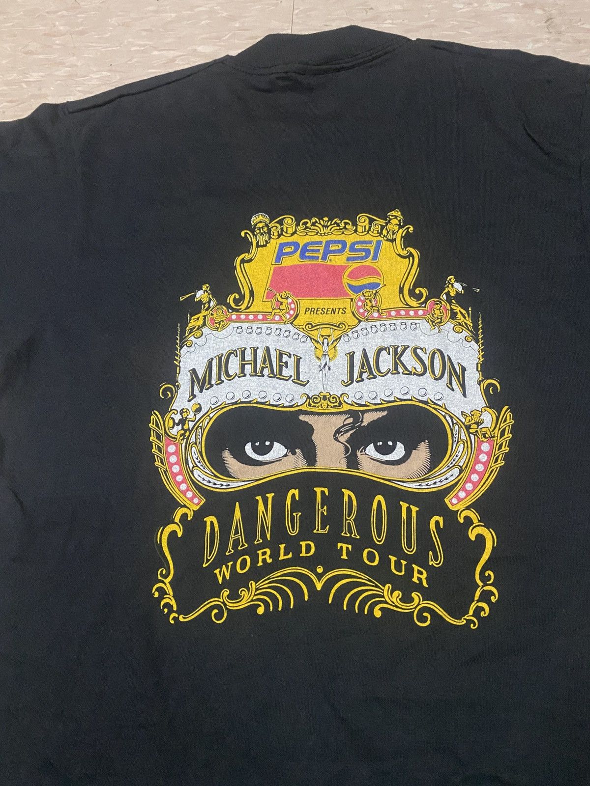 Michael Jackson × Vintage Vintage michael jackson dangerous world tour Size US M / EU 48-50 / 2 - 5 Thumbnail