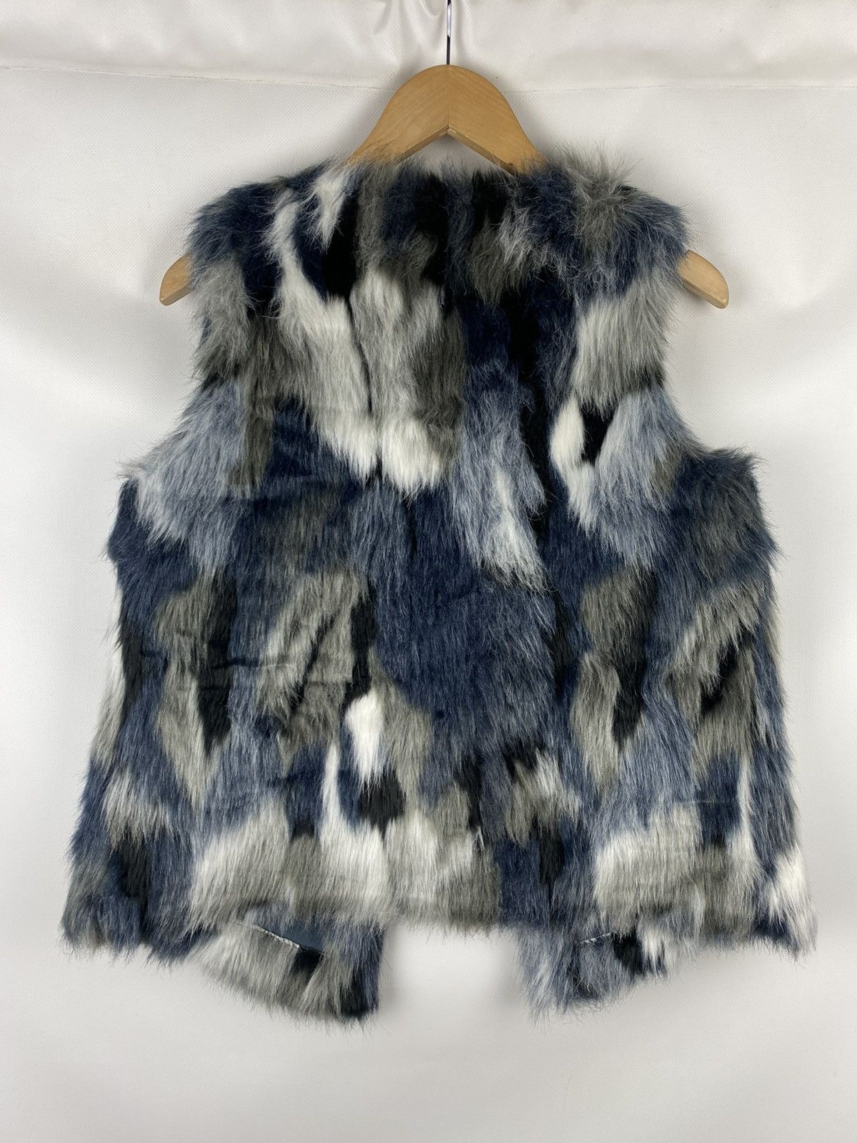 Armani Armani Jeans Ladies Faux Fur Sleeveless Vest Waistcoat Size M / US 6-8 / IT 42-44 - 11 Thumbnail