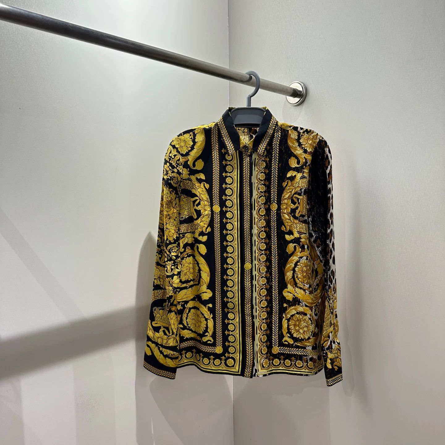Versace Versace Silk Jacket it_38 Women Size XS / US 0-2 / IT 36-38 - 1 Thumbnail