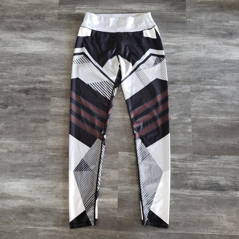 Designer White Black Colorblock Geo Print Athletic Legging Size 32" / US 10 / IT 46 - 1 Thumbnail