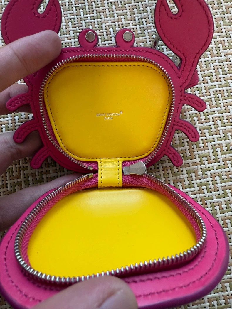 Louis Vuitton Louis Vuitton Dragon Fruit Crab Hanging Decoration Size ONE SIZE - 5 Thumbnail