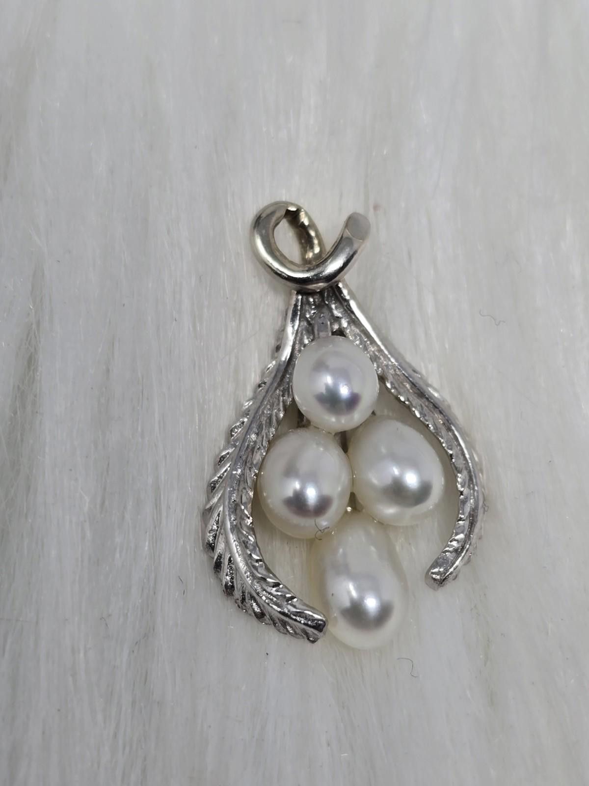 The Unbranded Brand Vintage 14k White Gold Pearl Cluster Leaf Pendant Unmarked Size ONE SIZE - 5 Thumbnail