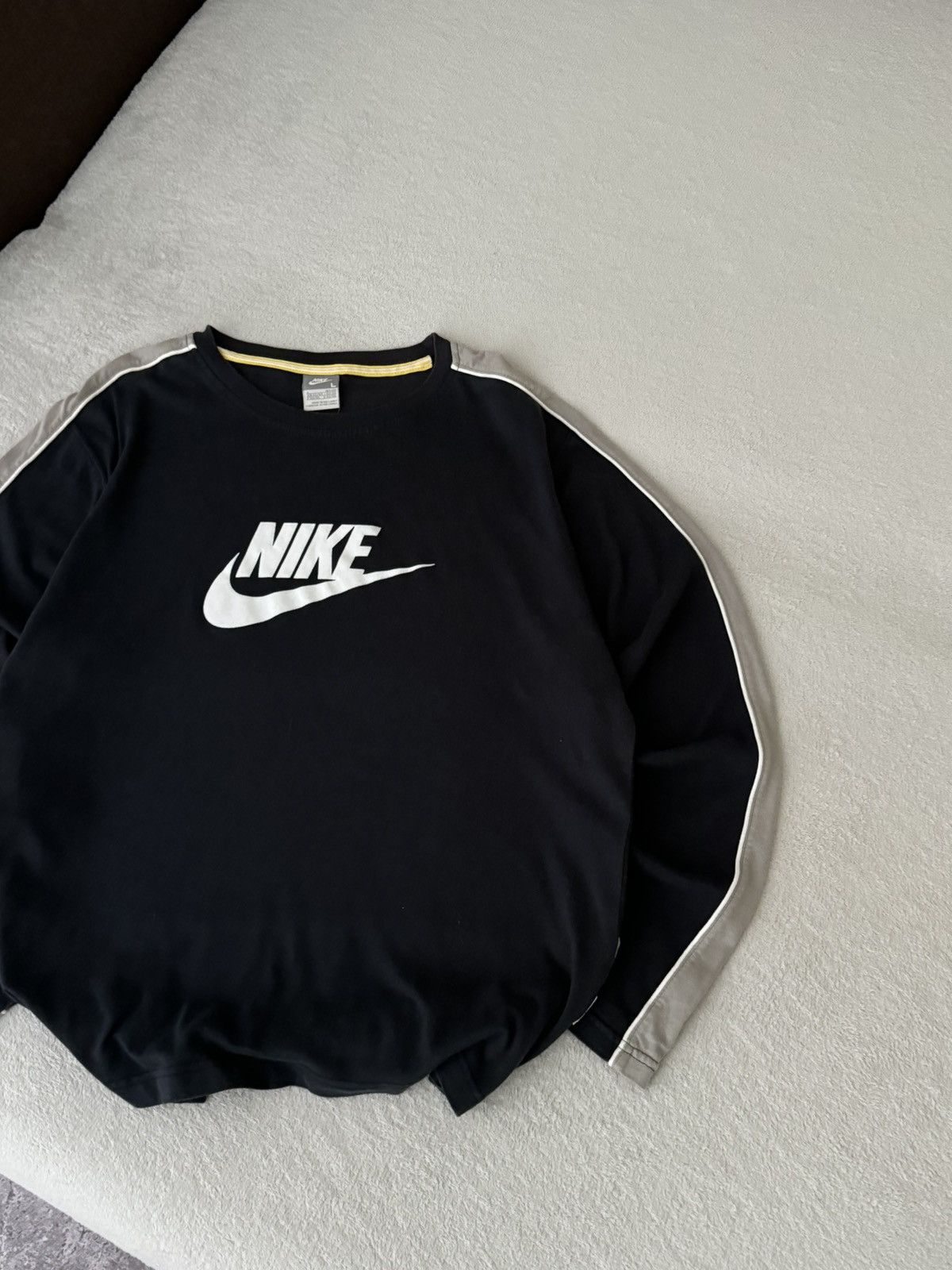Nike Vintage Nike Y2K swoosh long sleeve sweatshir Size US L / EU 52-54 / 3 - 6 Thumbnail