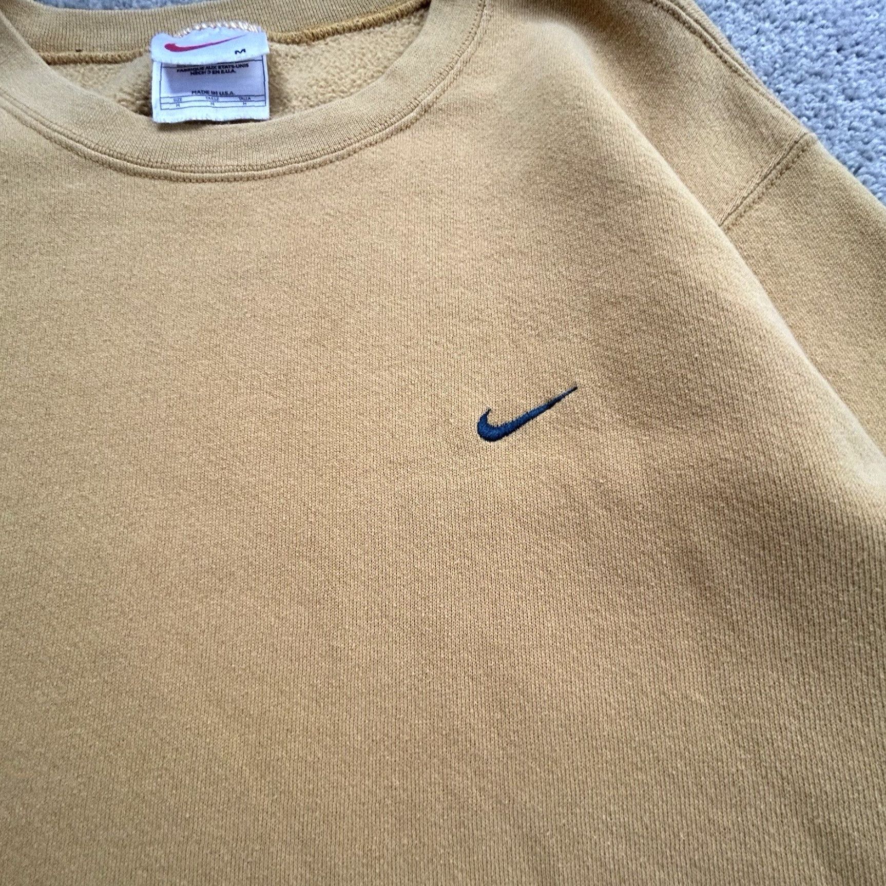 Nike VINTAGE Nike Sweatshirt Shirt Adult Medium Yellow 90s Logo Embroidered Swoosh USA Mens Sweatshirt Size US M / EU 48-50 / 2 - 3 Thumbnail