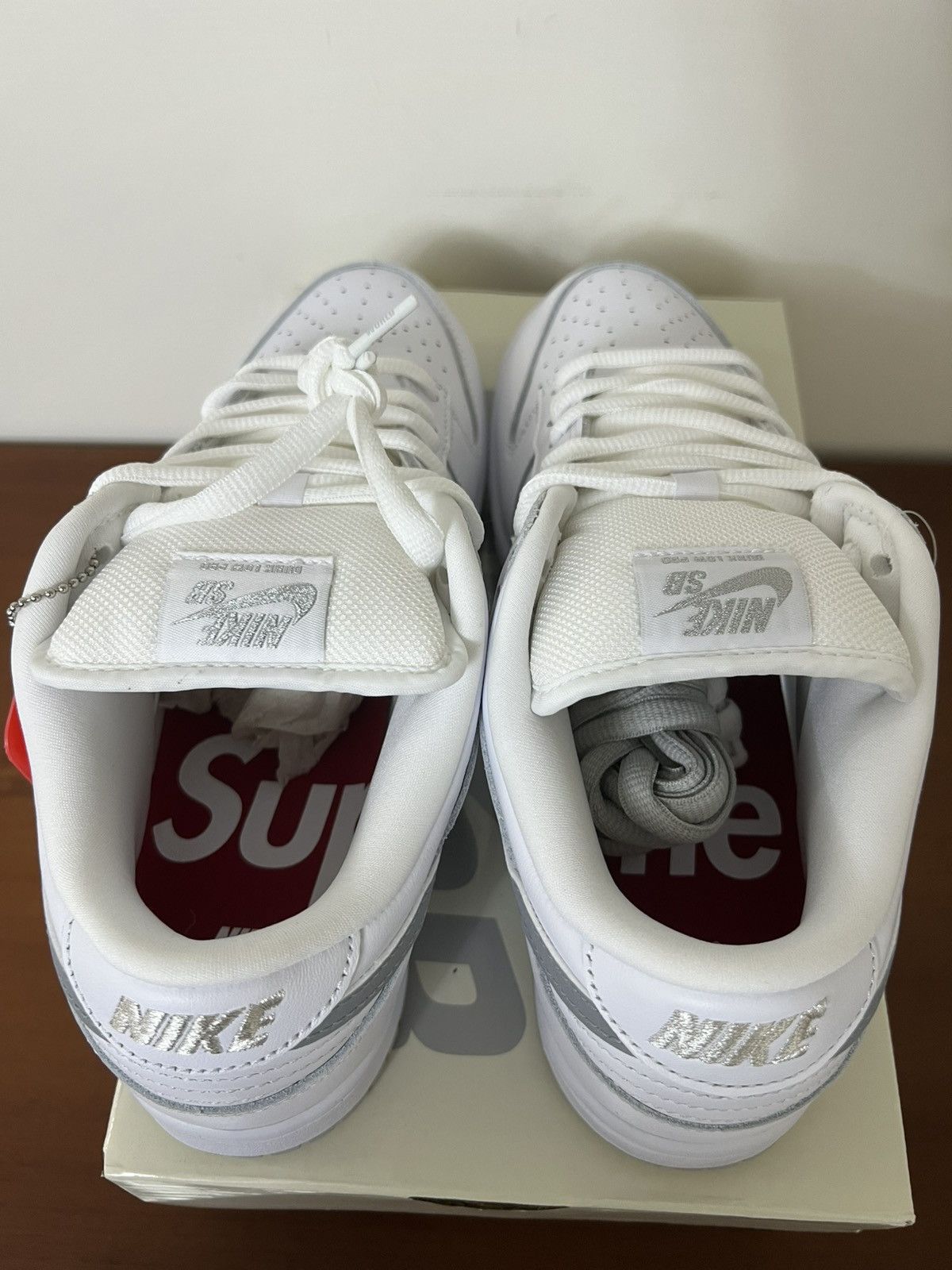 Nike Supreme nike SB dunk low 94 white metallic silver Size US 9 / EU 42 - 8 Thumbnail