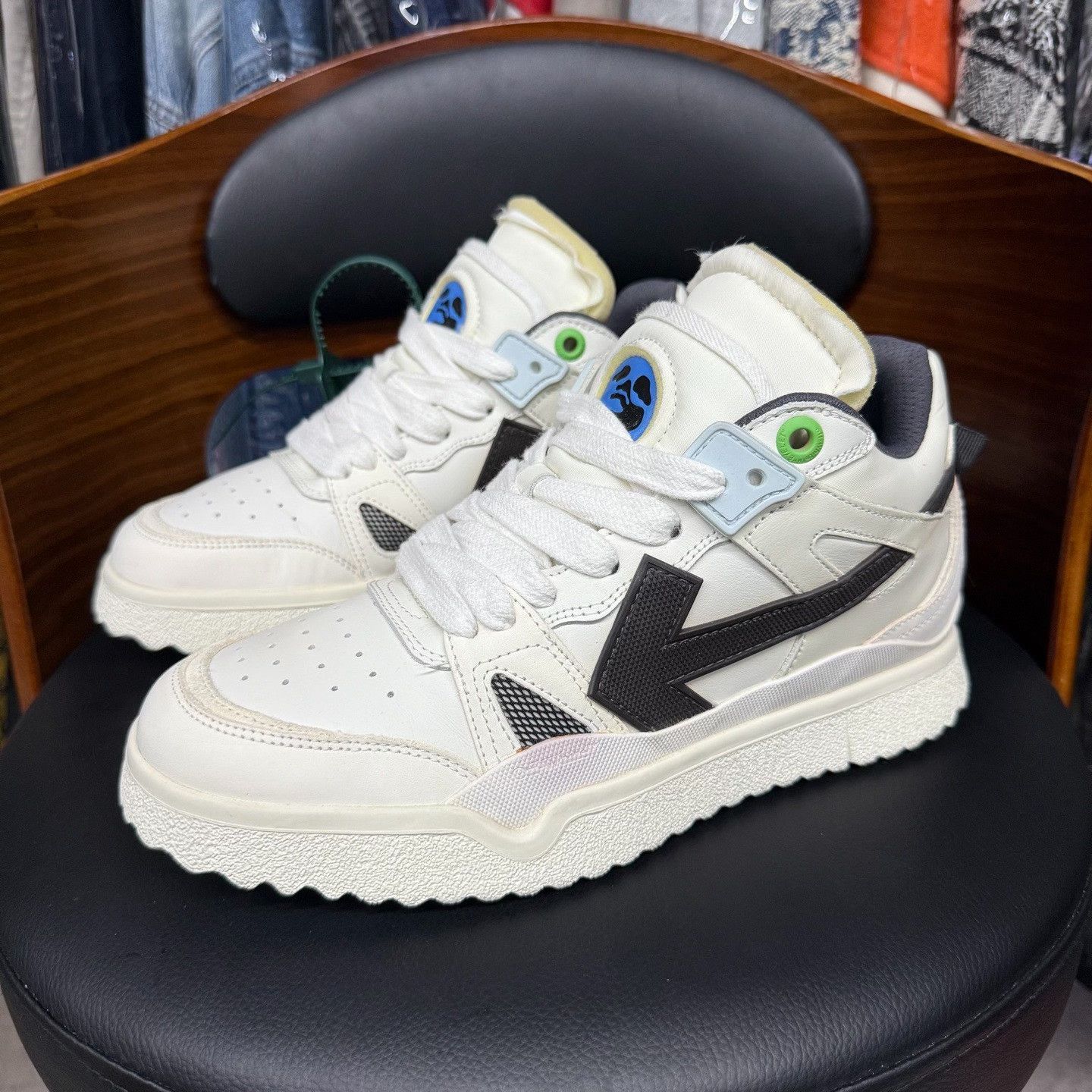 Off-White Off-White White Lowtop Sneakers 7.5 Men Size US 7.5 / EU 40-41 - 1 Thumbnail