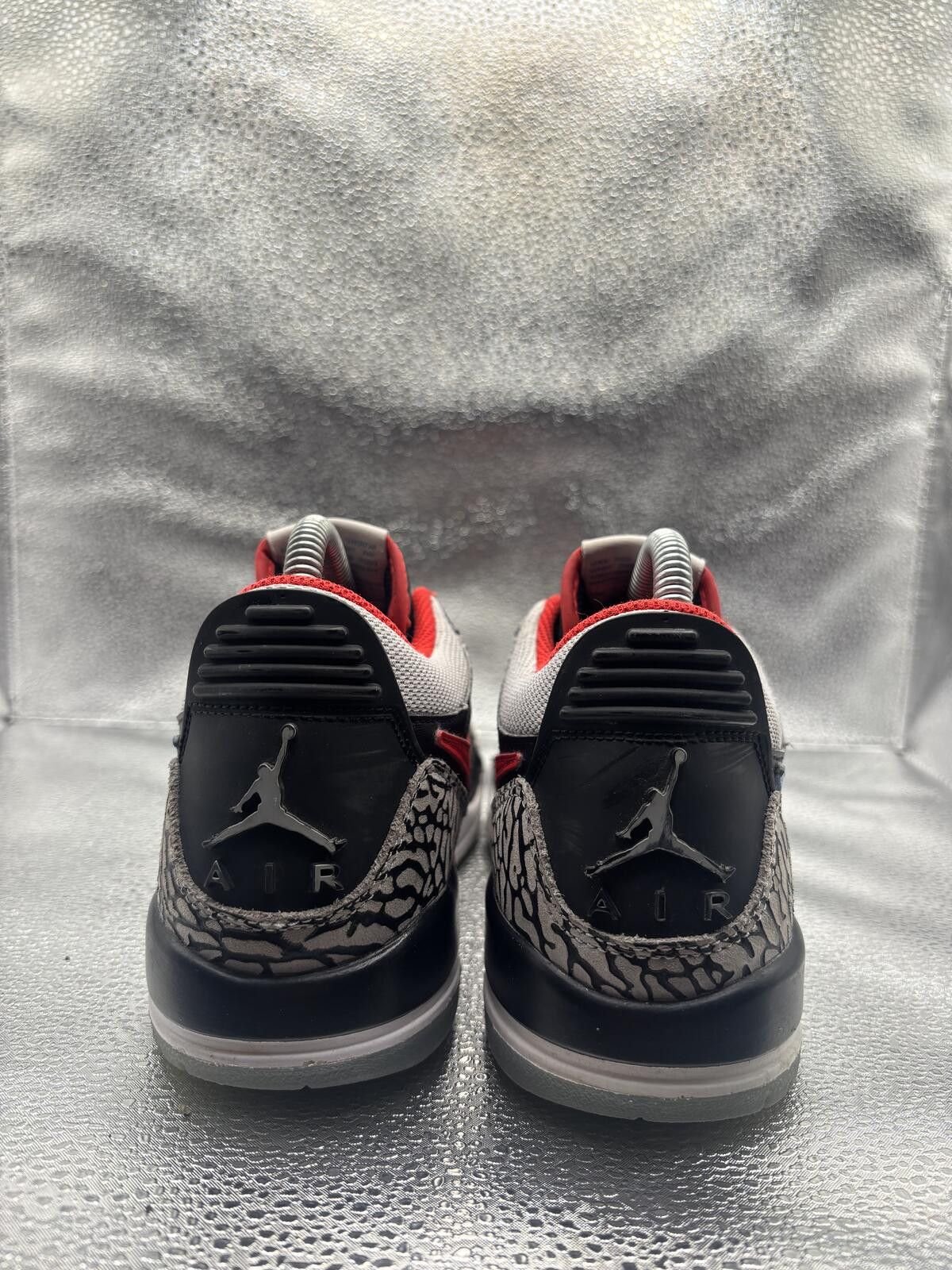 Jordan Brand Jordan legacy 312 low black valor blue GS Size US 5.5 / EU 38 - 4 Thumbnail