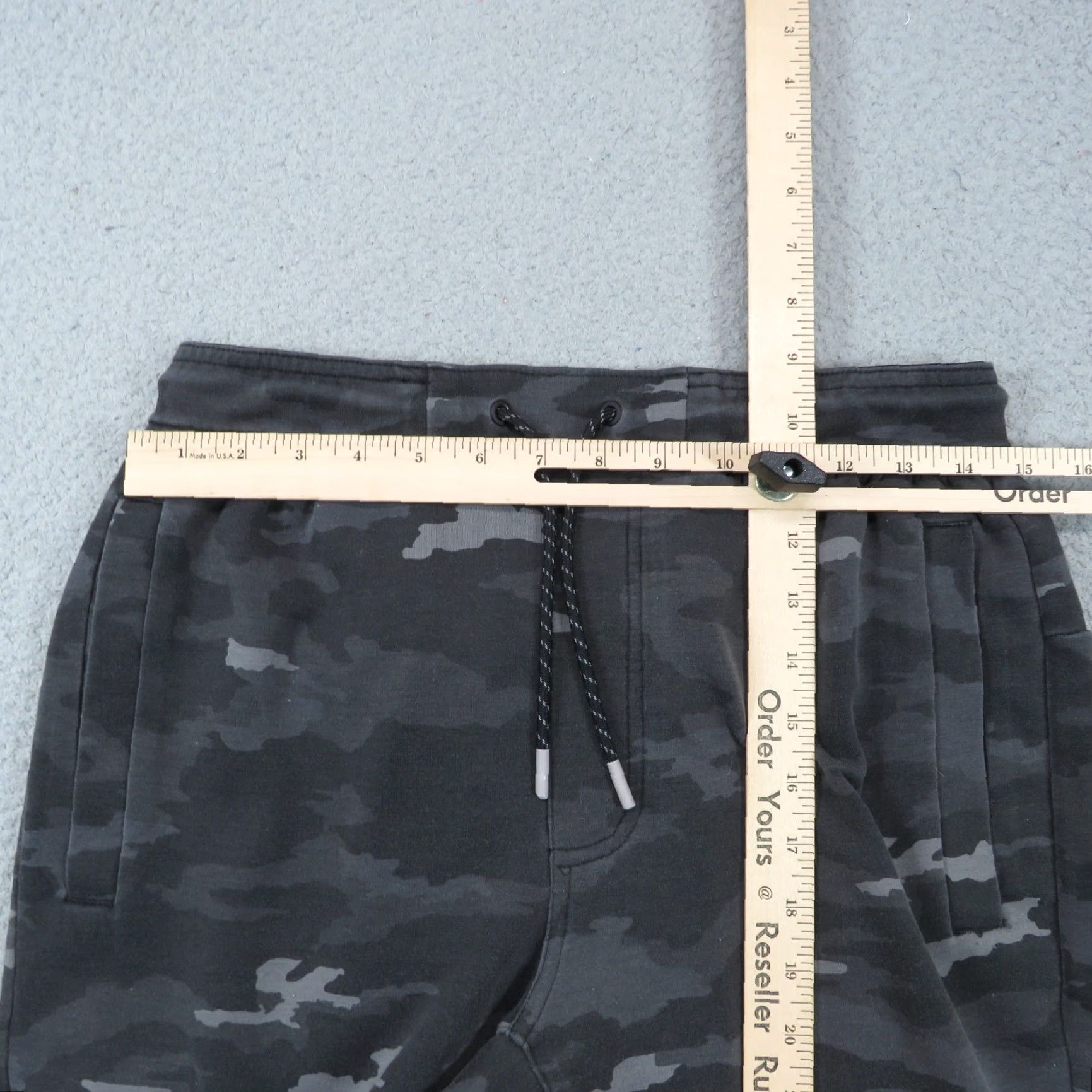 Vintage LEGENDS Joggers Mens Hawthorne Tech Fleece Camo Gray Medium Sweatpants Pocket Zip Pockets Tapered Regular Activewear Modern Athleisure Sports Pants Size US 31 - 7 Thumbnail