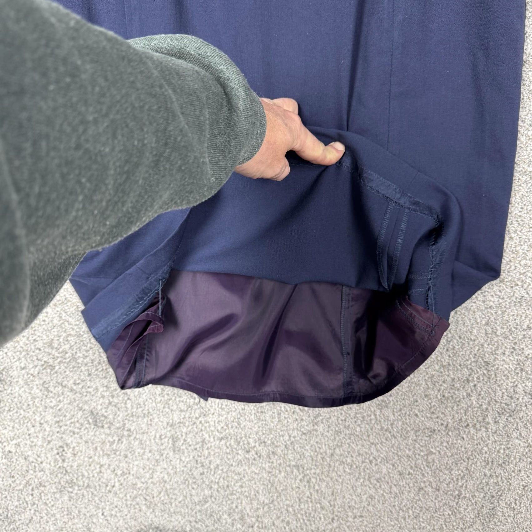 Vintage VINTAGE Russ Skirt 14 Wool Blend Lined Pencil Career Office Classic Workwear Women Waist 33in Knee Length Navy Blue Womens Size 36" / US 14 / IT 50 - 6 Thumbnail