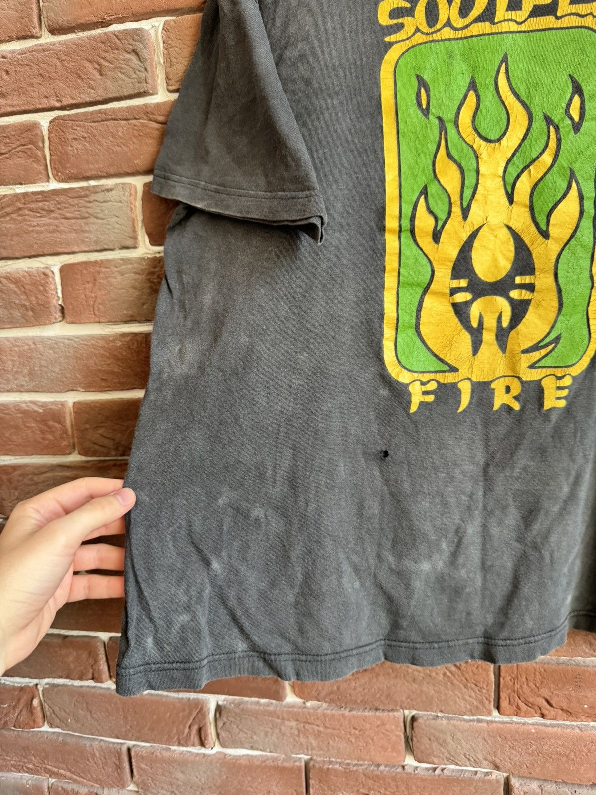 Band Tees 90s Soulfly Fire Vintage metal band tee numetal sepultura Size US L / EU 52-54 / 3 - 4 Thumbnail