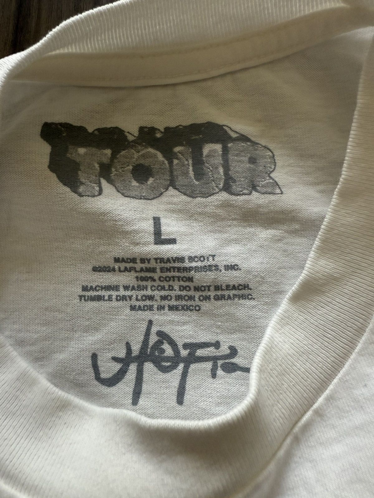 Travis Scott Travis Scott Utopia Tour T-Shirt Cream Graphic Tee Size L Size US L / EU 52-54 / 3 - 3 Thumbnail