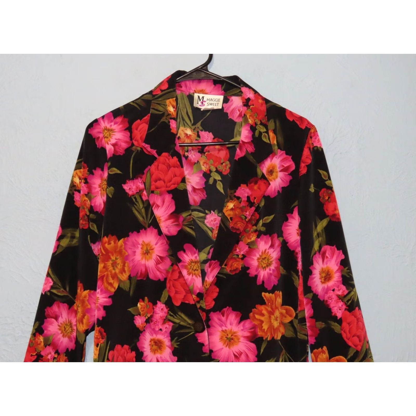 Vintage Maggie Sweet Floral Cluster Black Lightweight Blazer Women Petite Small PS Button Front Collared Pockets Casual Travel Party/Cocktail Juniors? Size S / US 4 / IT 40 - 3 Thumbnail