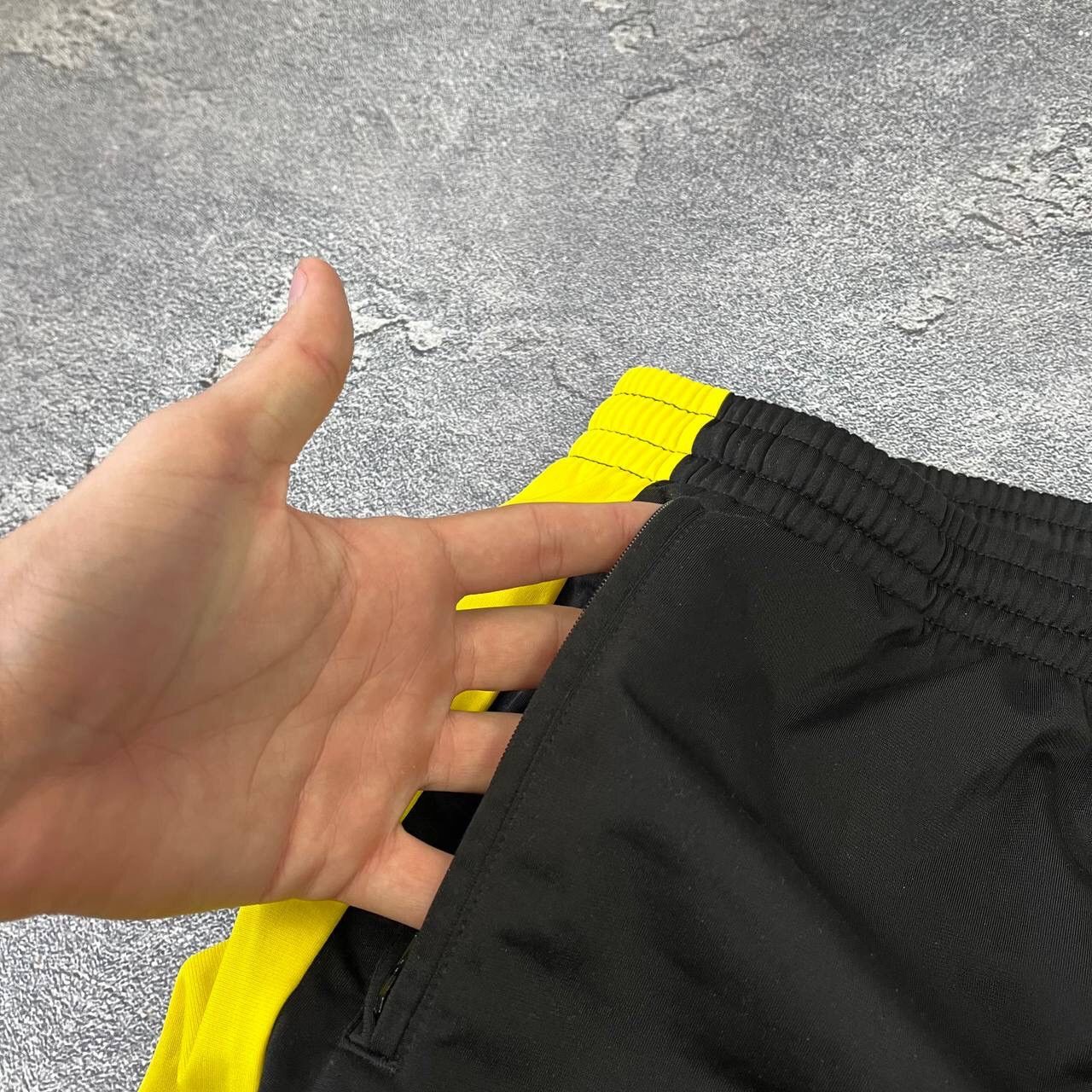 Puma Vintage Men's Borussia Dortmund Black Training PumaTrack Size US 34 / EU 50 - 10 Thumbnail
