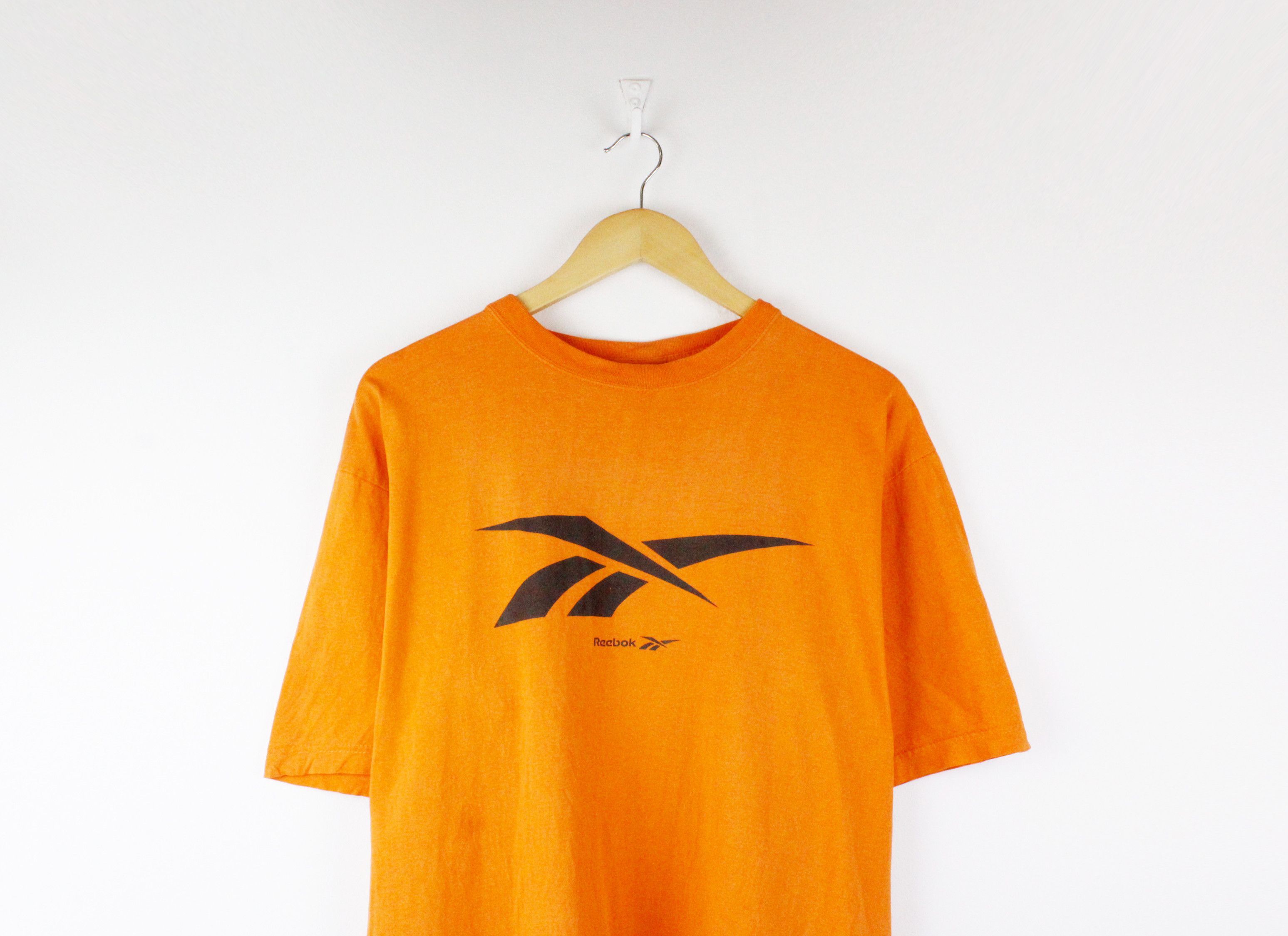 Reebok × Vintage Vintage Reebok Orange Handball Graphic Logo Crew T-shirt Size US XL / EU 56 / 4 - 2 Thumbnail