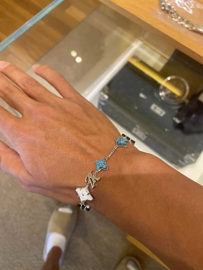 Louis Vuitton Louis Vuitton Monogram Sunrise Bracelet Size ONE SIZE - 9 Thumbnail