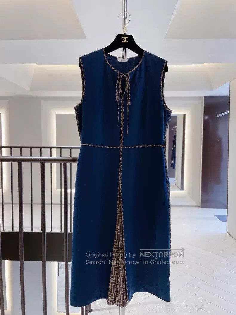 Fendi Fendi FF monogrammed logo patch sleeveless dress, elegant Size M / US 6-8 / IT 42-44 - 1 Thumbnail