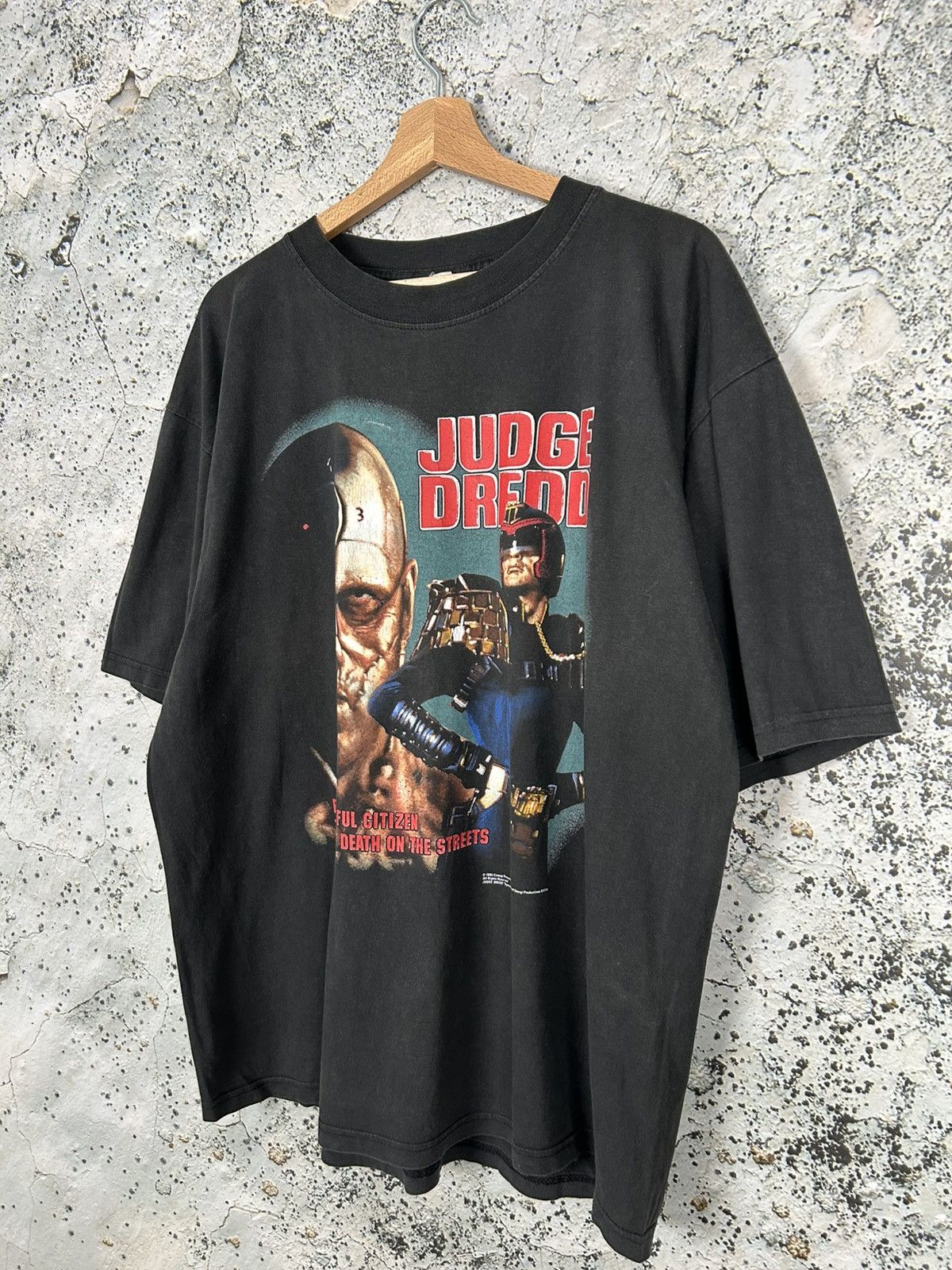 Vintage Vintage Judge Dredd 1995 Movie Graphic Tee Archive Rare Size US XL / EU 56 / 4 - 2 Thumbnail
