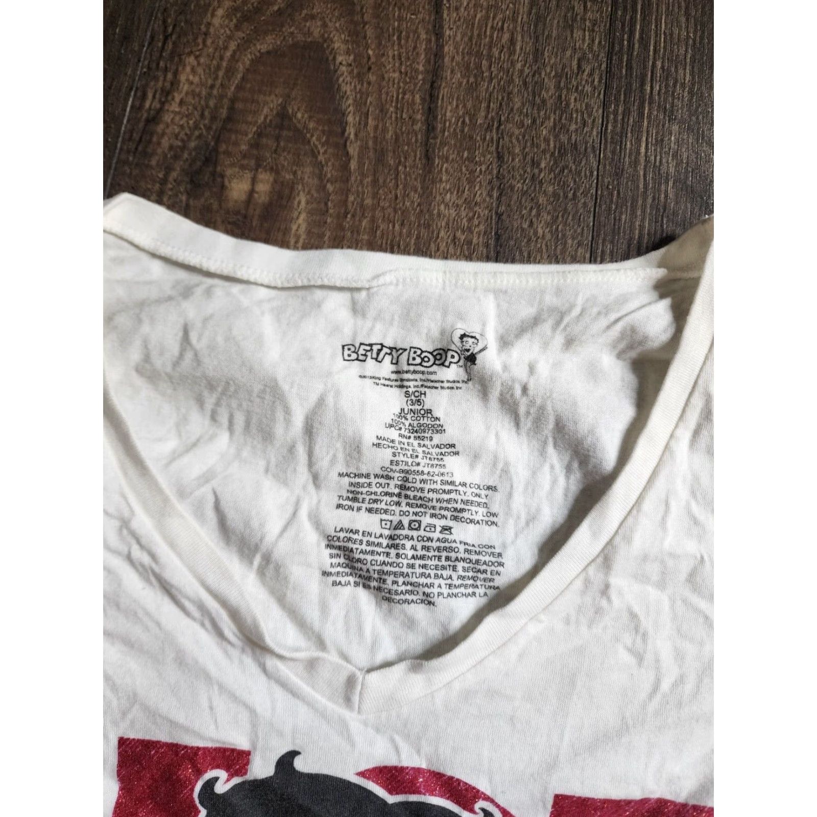 Vintage Betty Boop Graphic V Neck Tee, White, Juniors Small, Glitter, Distressed Size S / US 4 / IT 40 - 4 Thumbnail