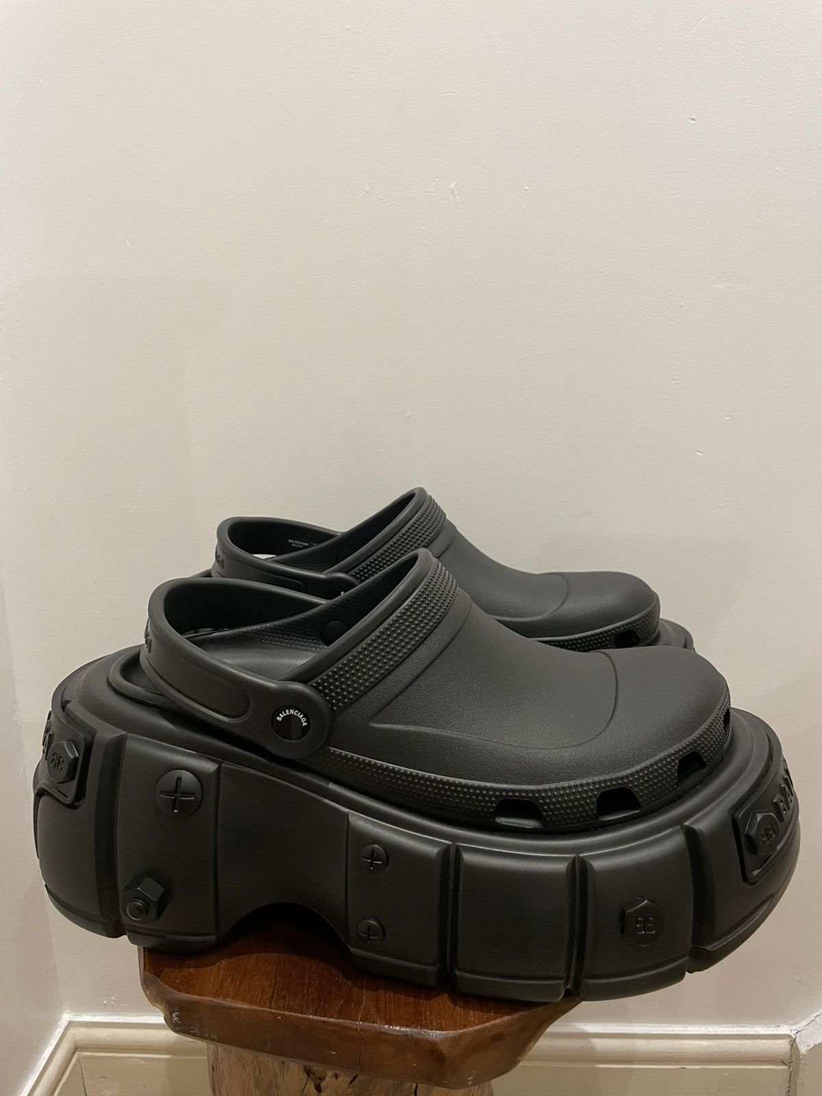 Balenciaga Balenciaga Hard Crocs EU 45 Brand New (Black/Black) Size US 11 / EU 44 - 5 Thumbnail