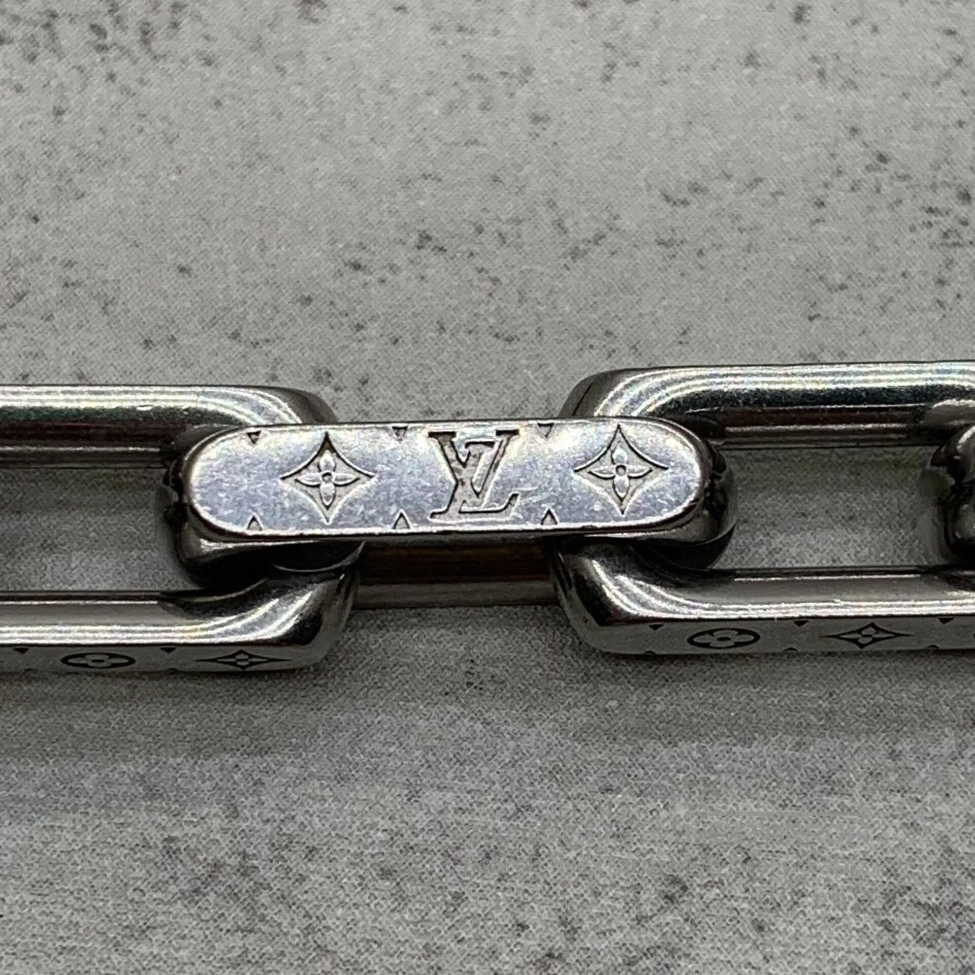 Louis Vuitton lv black silver link chain necklace. Size ONE SIZE - 8 Thumbnail