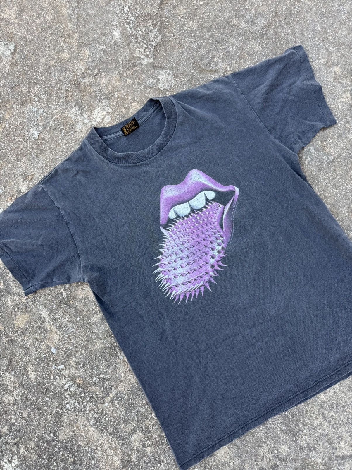 トップス 90s ROLLING STONES SPIKE TONGUE vintage Voodoo Lounge Spiked Tongue T-Shirt - The Rolling Stones