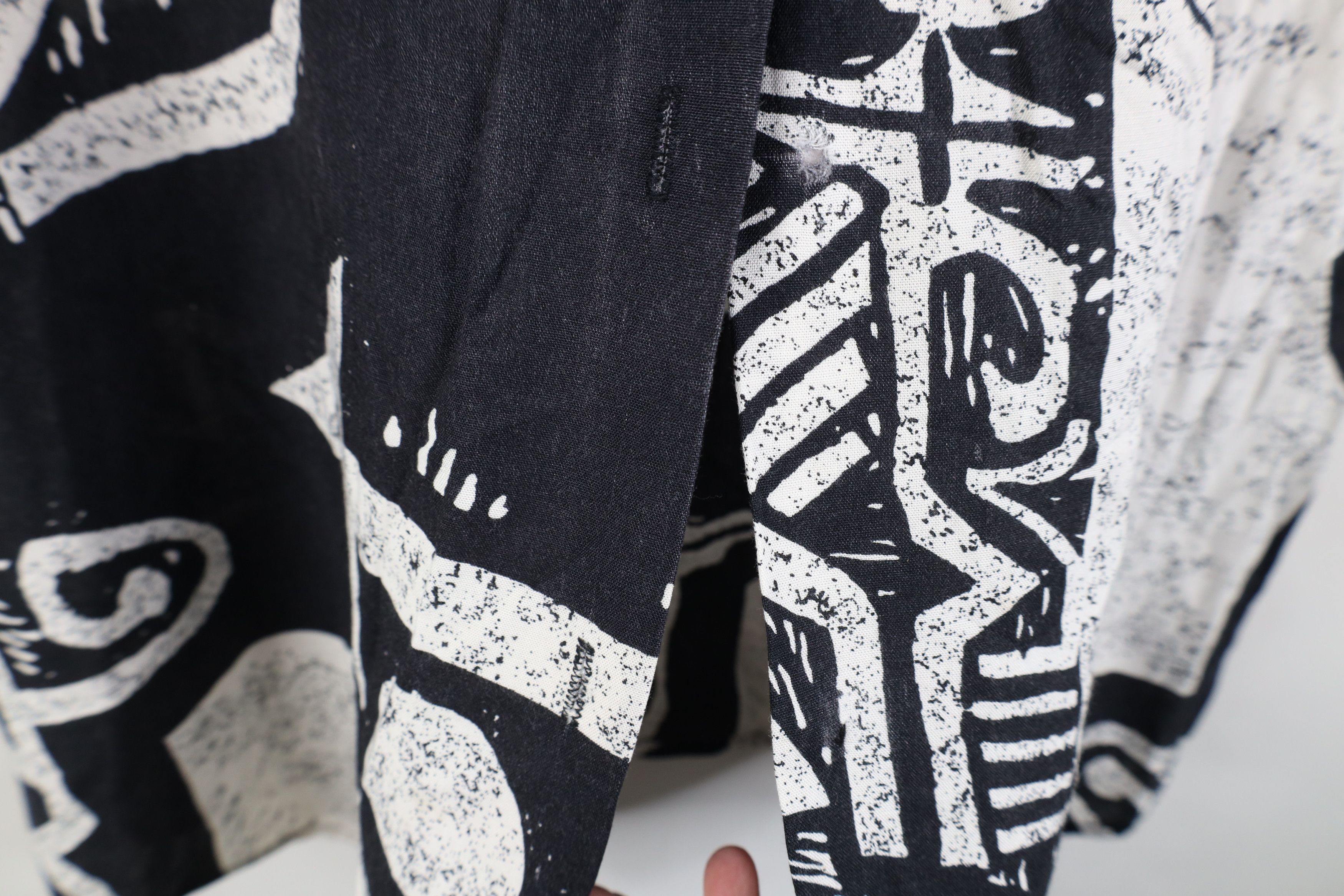 Vintage Vintage 90s Streetwear Gabardine Abstract Art Button Shirt Size L / US 10 / IT 46 - 4 Thumbnail