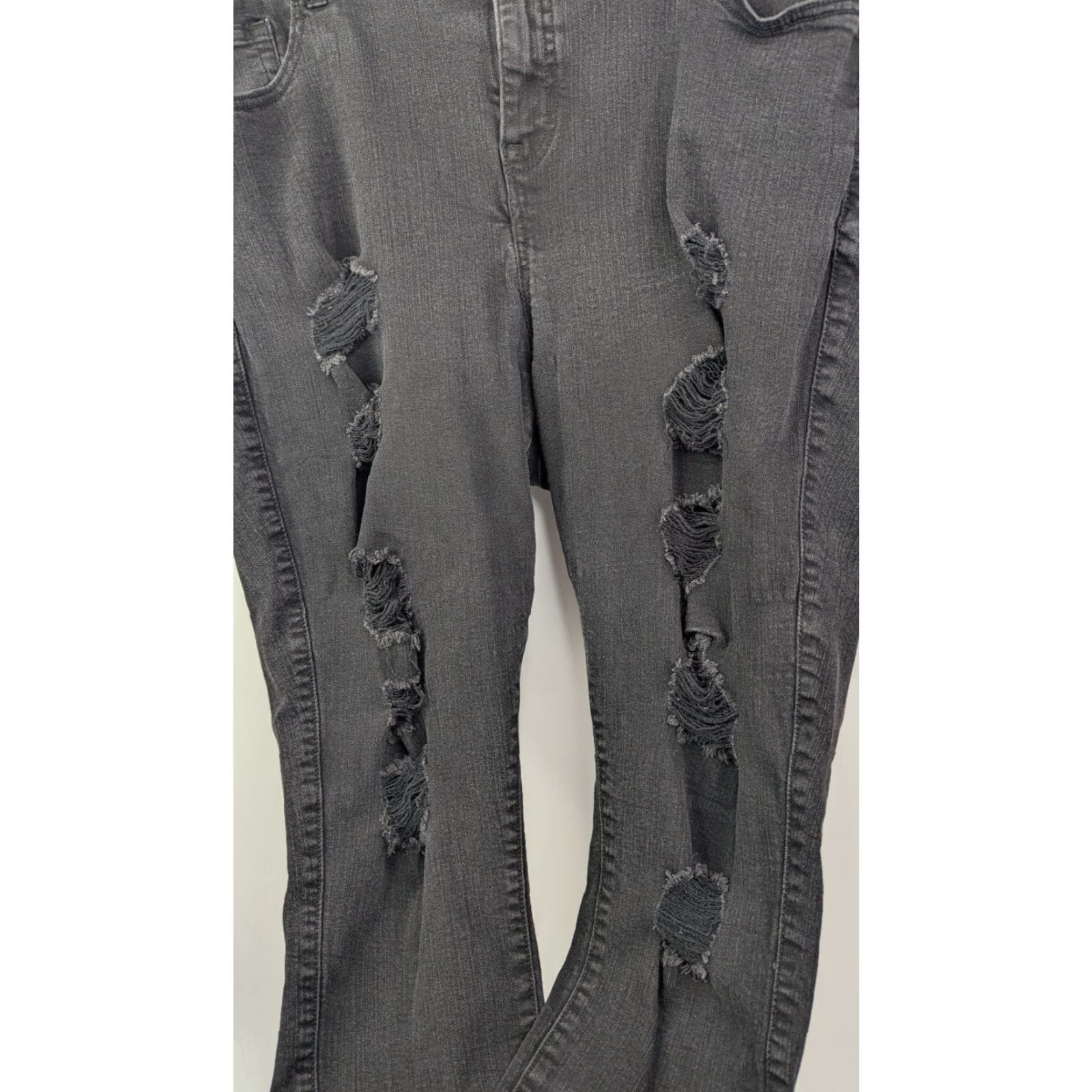 Torrid Torrid Bombshell Skinny Jeans 22R Black High Rise Distressed Denim 5-Pocket Womens Plus Stretch Size 40" / US 18 - 2 Thumbnail