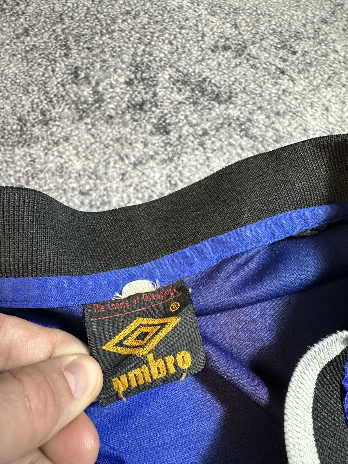Umbro × Vintage Vintage Inter Umbro Pirelli Soccer Jersey 90s Very Rare L Size US L / EU 52-54 / 3 - 7 Thumbnail