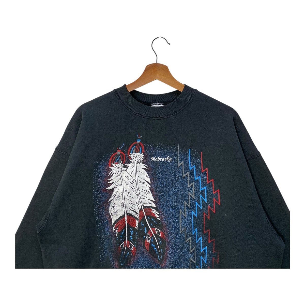 Native Vintage 90s Sweatshirt Nebraska Native American FeatherPrint Size US XL / EU 56 / 4 - 2 Thumbnail
